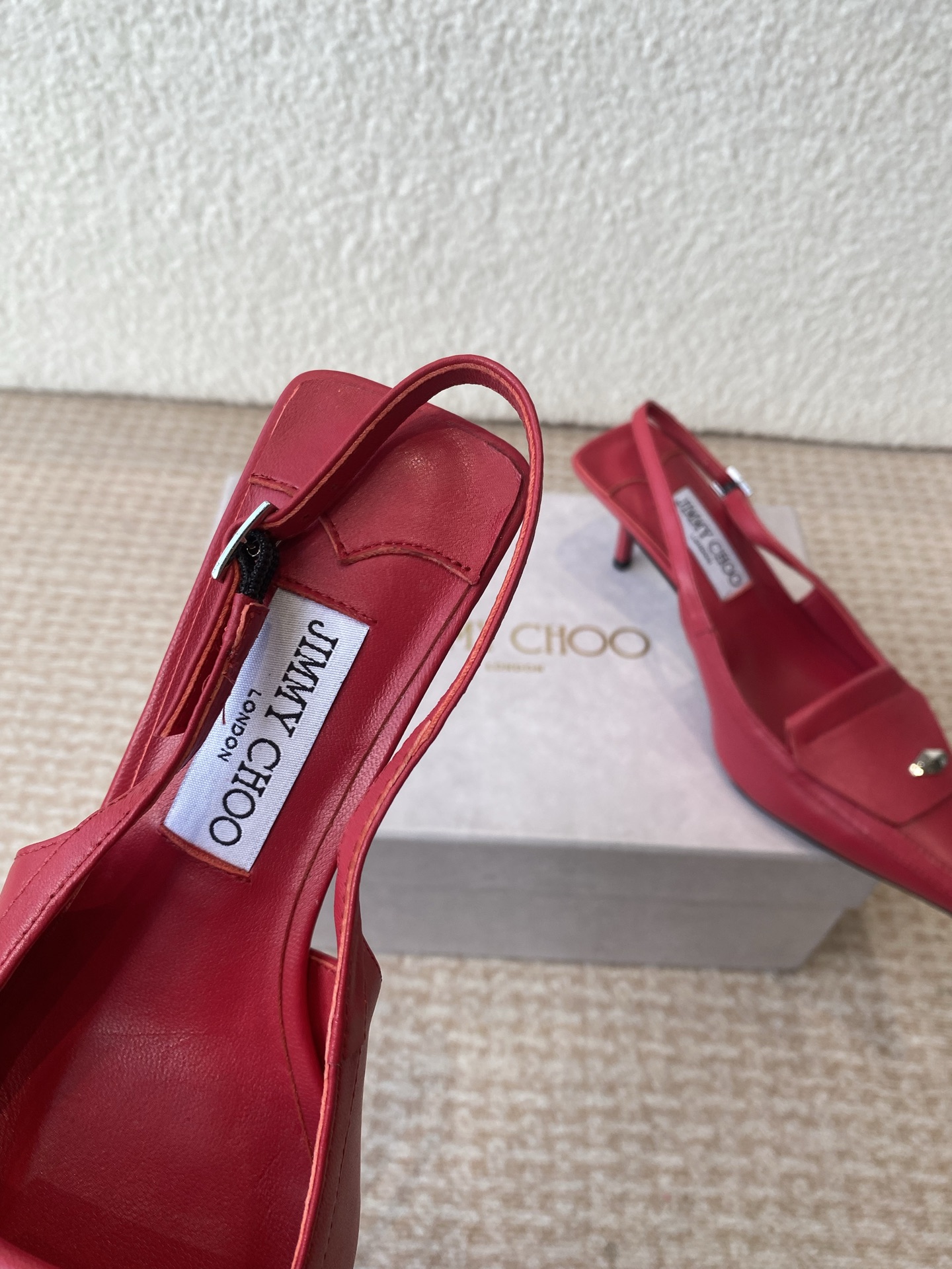 “Jimmy Choo Early Spring Collection: Elegant Encounter with Italian Skin Shoes” - 图片 6