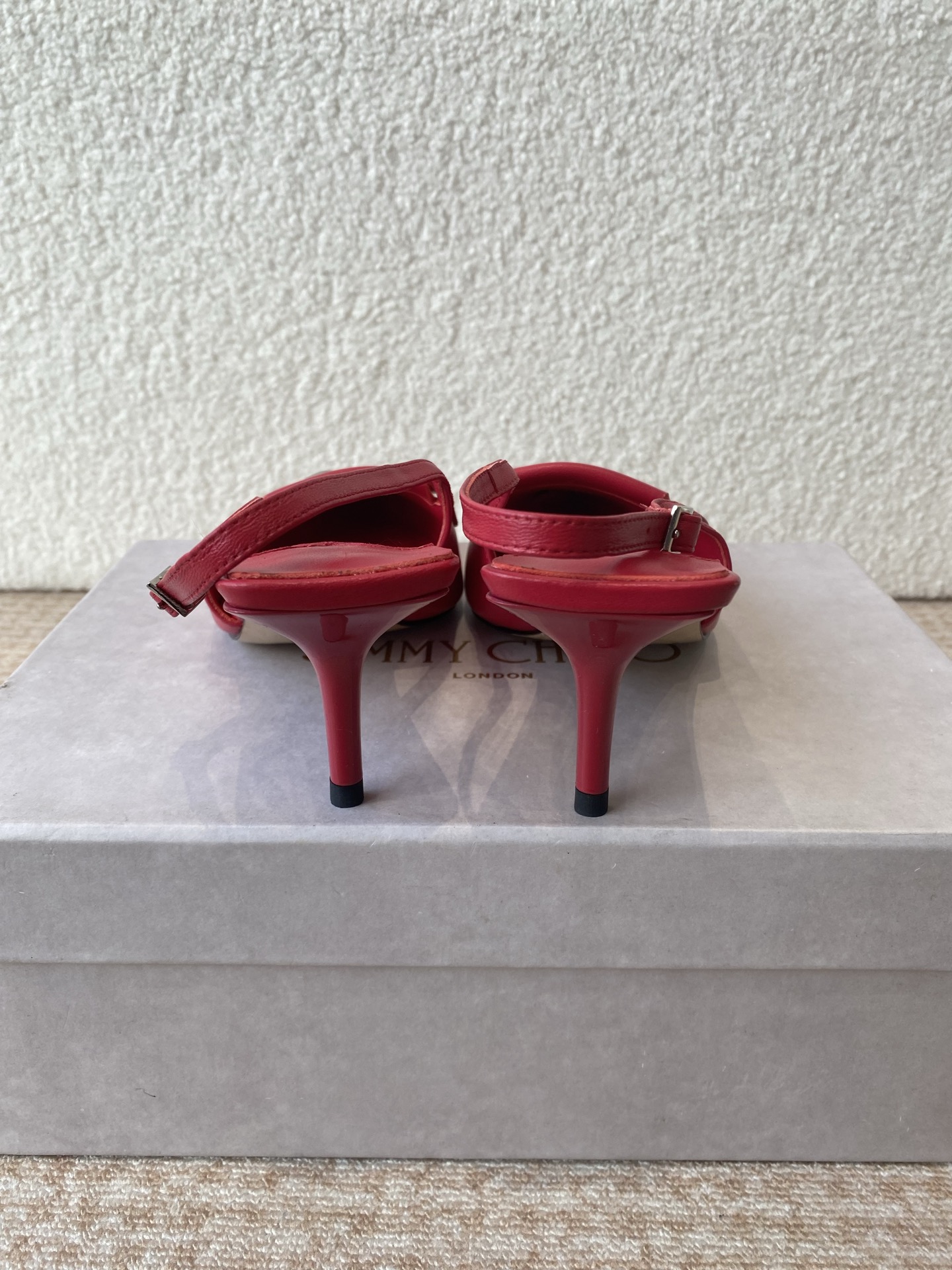 “Jimmy Choo Early Spring Collection: Elegant Encounter with Italian Skin Shoes” - 图片 8