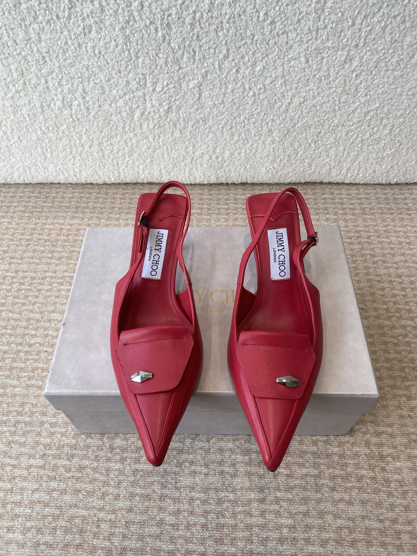 “Jimmy Choo Early Spring Collection: Elegant Encounter with Italian Skin Shoes” - 图片 1