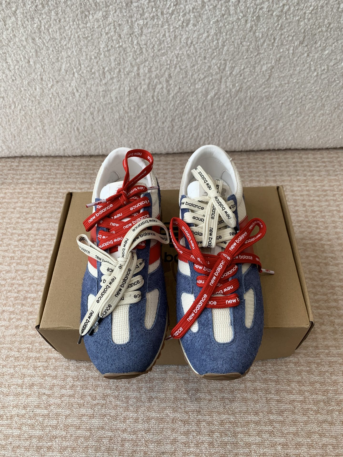 NO:403429,NEWBALANCE New Balance NB 471 retro jogging shoes same as Zhang Yuanying Retro Pioneer casual sports jogging shoes, Italian street style from the 1970s!  nb New Balance 471 series, a new look created with a purer retro style design. The side is also deconstructed, and the n-character logo is presented in an old embossed style. Multi-lace matching and outfit, girlish and fashionable. Original open mold combination sole, full set of packaging, Size35-40 (40 custom made without return or exchange), casual shoes/sports, new balance, sneakers, original model opening combination sole, full set of packaging. Size35-40 (40 custom made, no return or exchange), casual shoes/sports, new balance, sneakers19860909NEWBALANCE 新百伦NB 471复古慢跑鞋张元英同款 复古先锋休闲运动慢跑鞋,上世纪70年代的意大利街头风格！nb新百伦 全新 newbalance 471 系列,以更纯粹的复古风格设计打造的全新造型.侧身还以解构设计,将n字标志以做旧压花样式呈现 多鞋带搭配穿搭 少女感 时尚感十足 原版开模组合大底 全套包装 Size35-40(40订做不退换),休闲鞋/运动鞋,new balance,sneakers,Women's Shoes