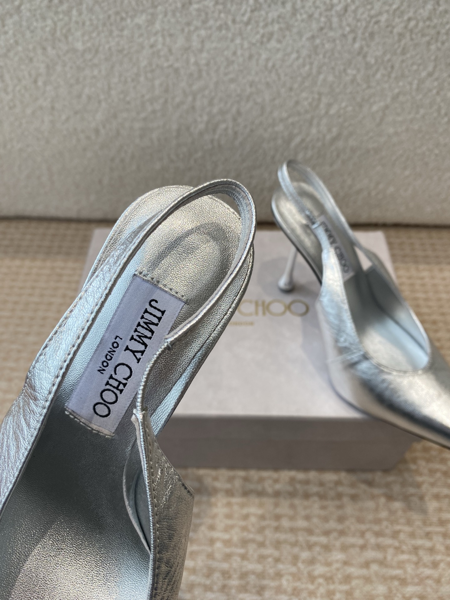 Jimmy Choo’s Elegant Spring Heels: Fashionable Encounter with Foreign Publishers - 图片 6