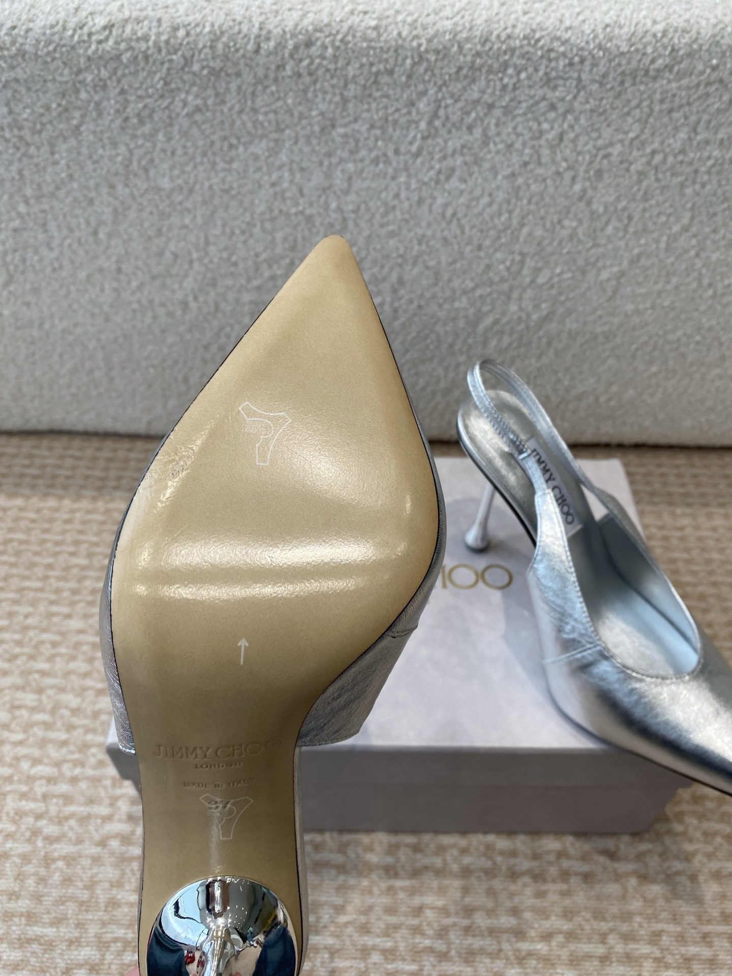Jimmy Choo’s Elegant Spring Heels: Fashionable Encounter with Foreign Publishers - 图片 9