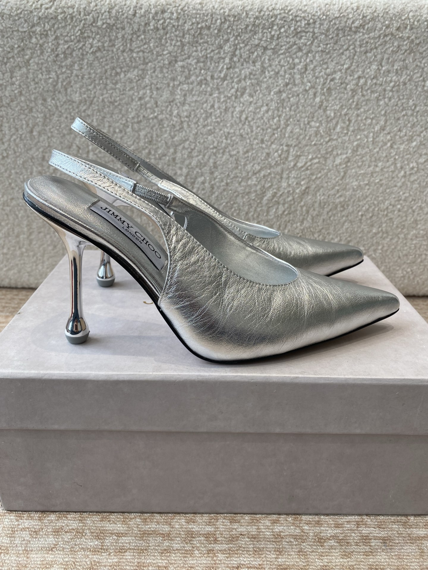 Jimmy Choo’s Elegant Spring Heels: Fashionable Encounter with Foreign Publishers - 图片 3