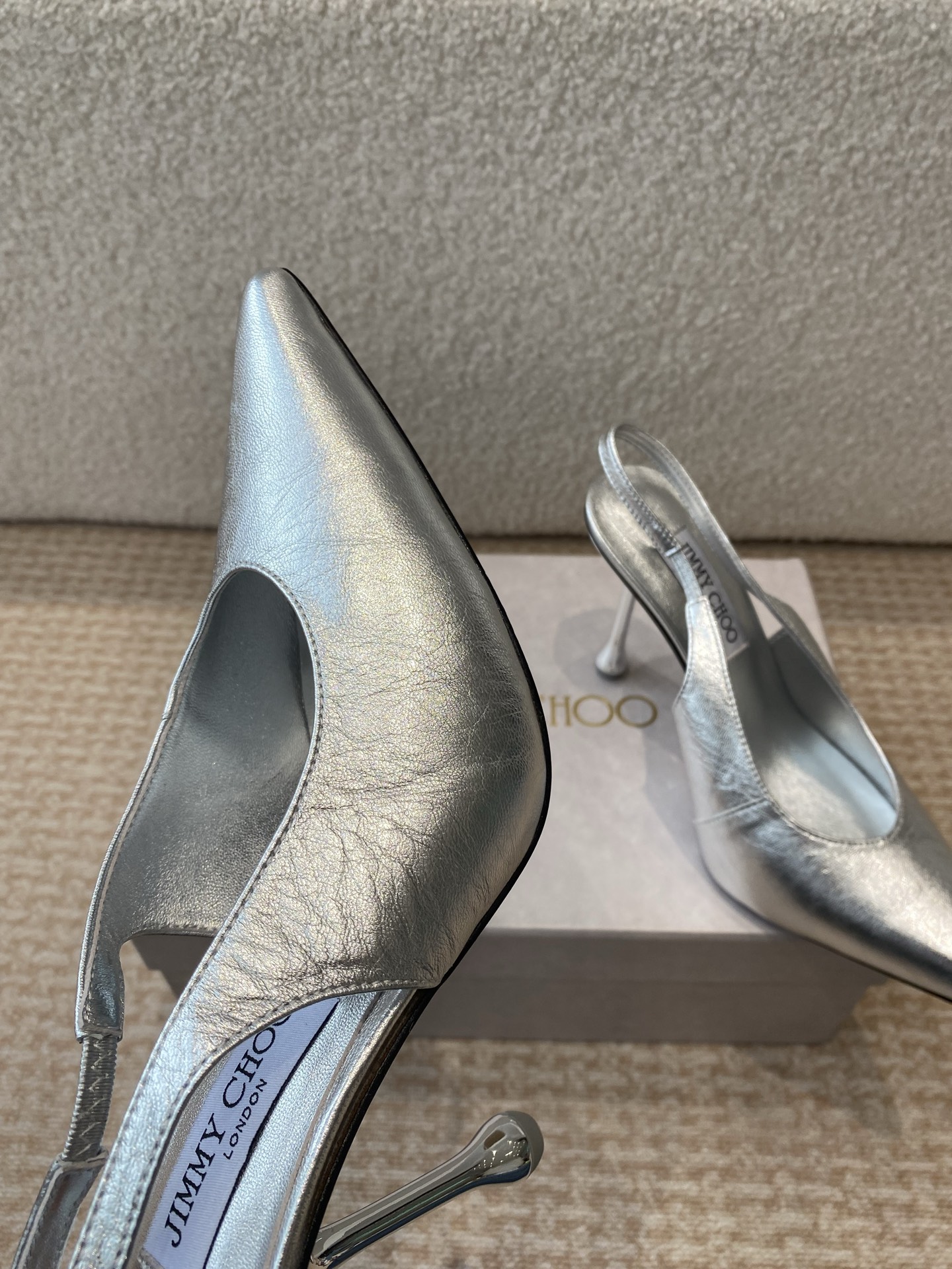 Jimmy Choo’s Elegant Spring Heels: Fashionable Encounter with Foreign Publishers - 图片 5