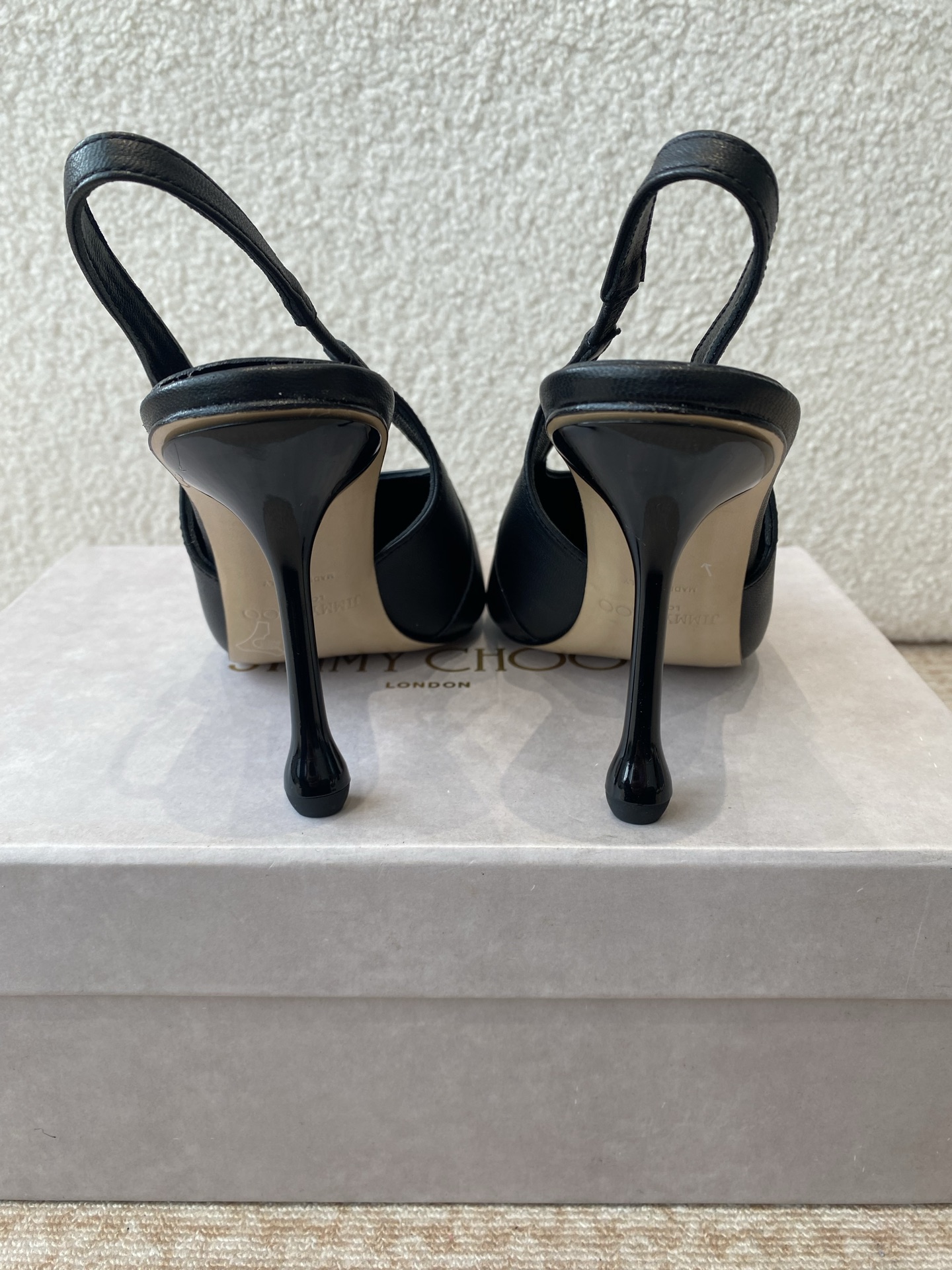 “Jimmy Choo Spring/Summer Shoe Collection: Elegant Beauty and Fashion” - 图片 8