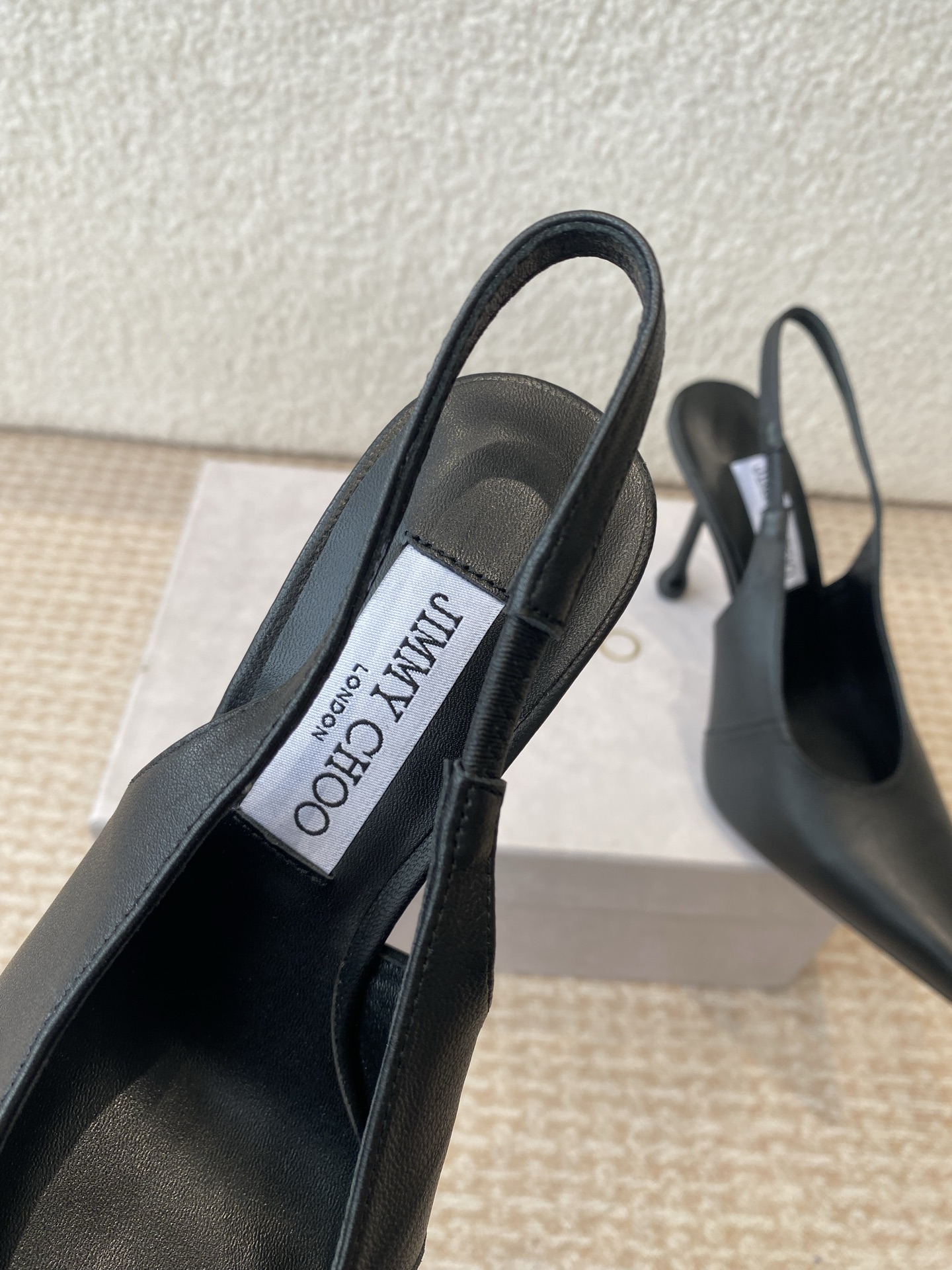 “Jimmy Choo Spring/Summer Shoe Collection: Elegant Beauty and Fashion” - 图片 5