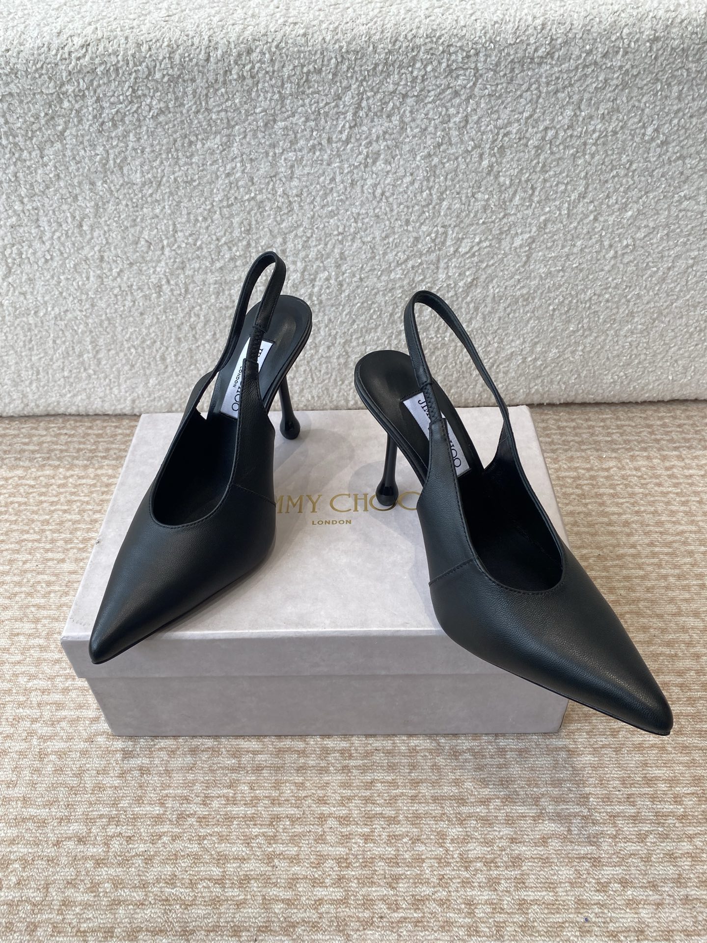“Jimmy Choo Spring/Summer Shoe Collection: Elegant Beauty and Fashion”