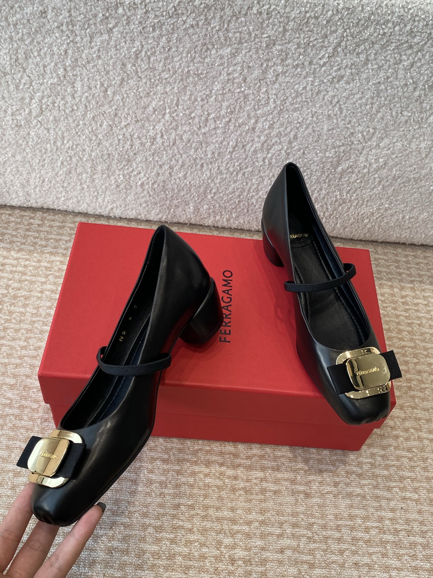 Philagramu’s Modern Gancini Ballet Shoes: Comfortable and Stylish Spring Essential - 图片 1