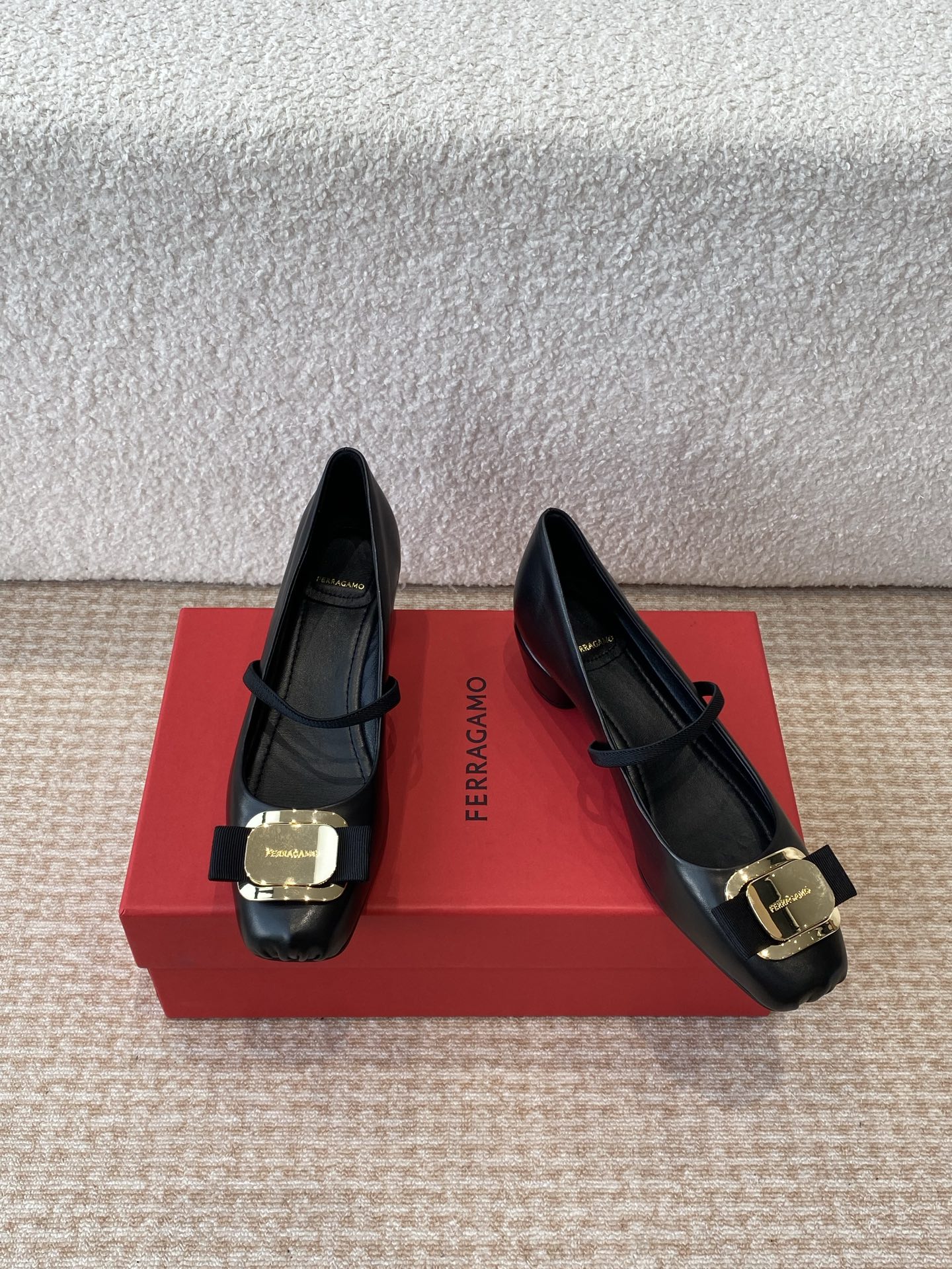 Philagramu’s Modern Gancini Ballet Shoes: Comfortable and Stylish Spring Essential - 图片 4