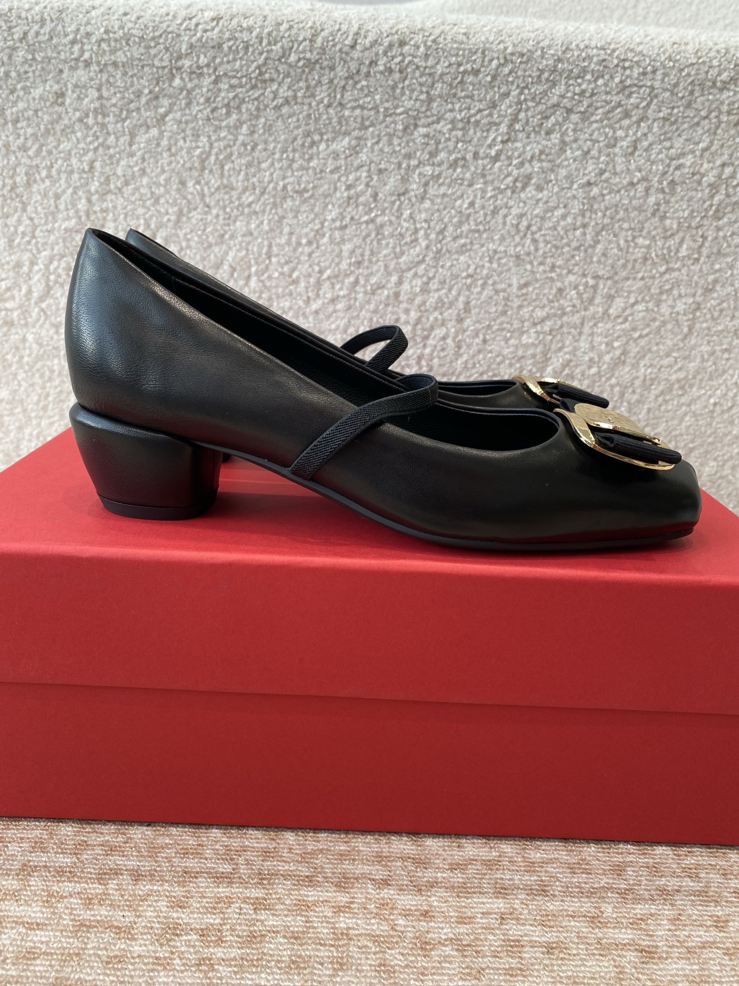Philagramu’s Modern Gancini Ballet Shoes: Comfortable and Stylish Spring Essential - 图片 3