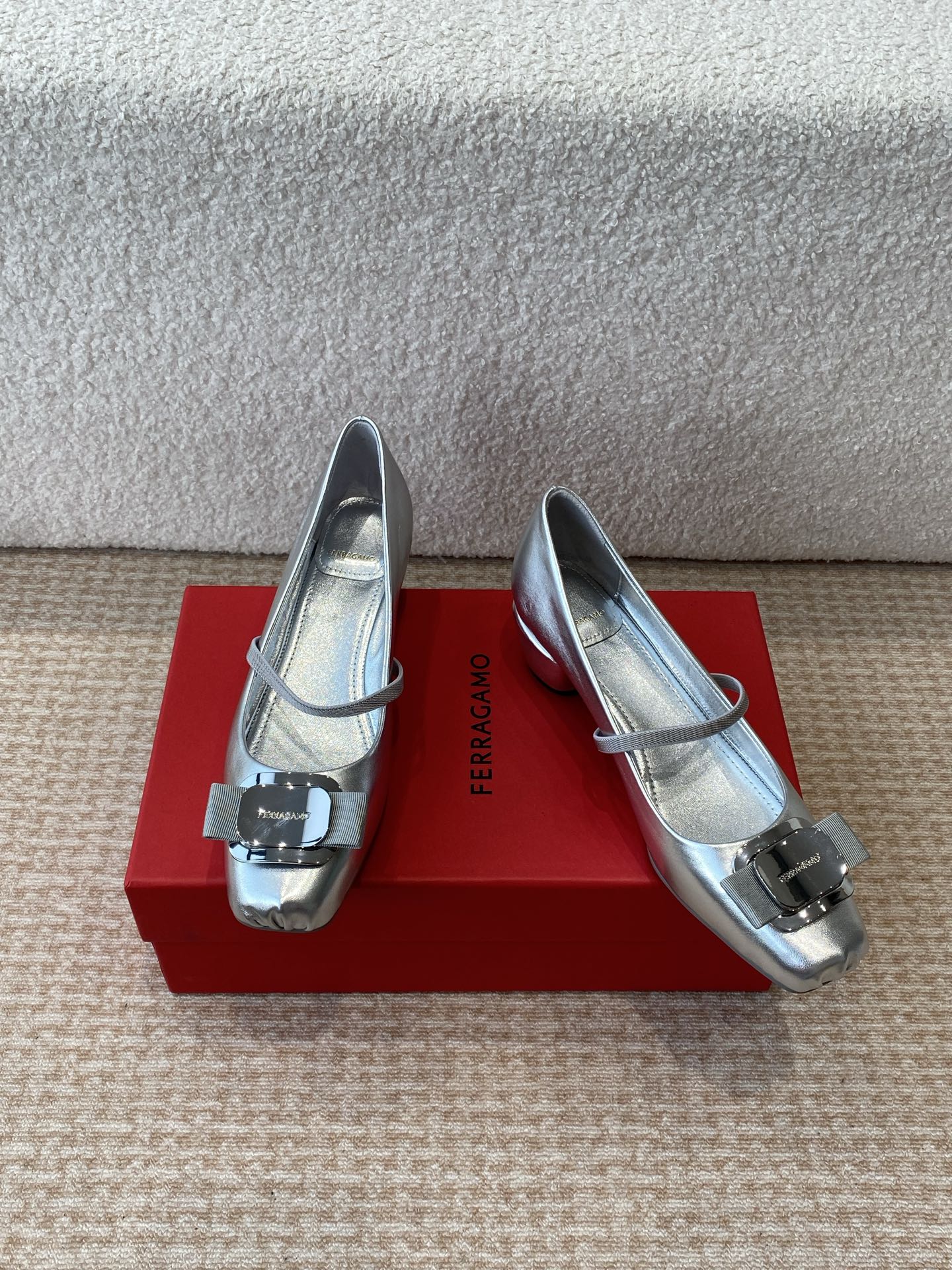 Philagramu’s 25th Gancini Ballet: Modern, Stylish, and Comfortable Sheepskin Shoes - 图片 2