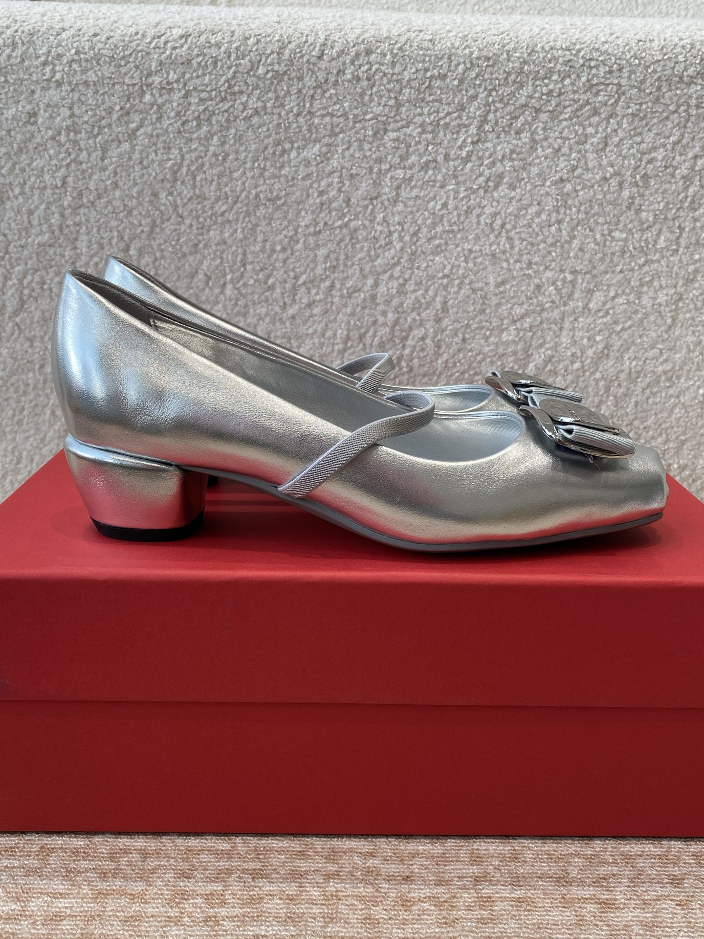 Philagramu’s 25th Gancini Ballet: Modern, Stylish, and Comfortable Sheepskin Shoes - 图片 4