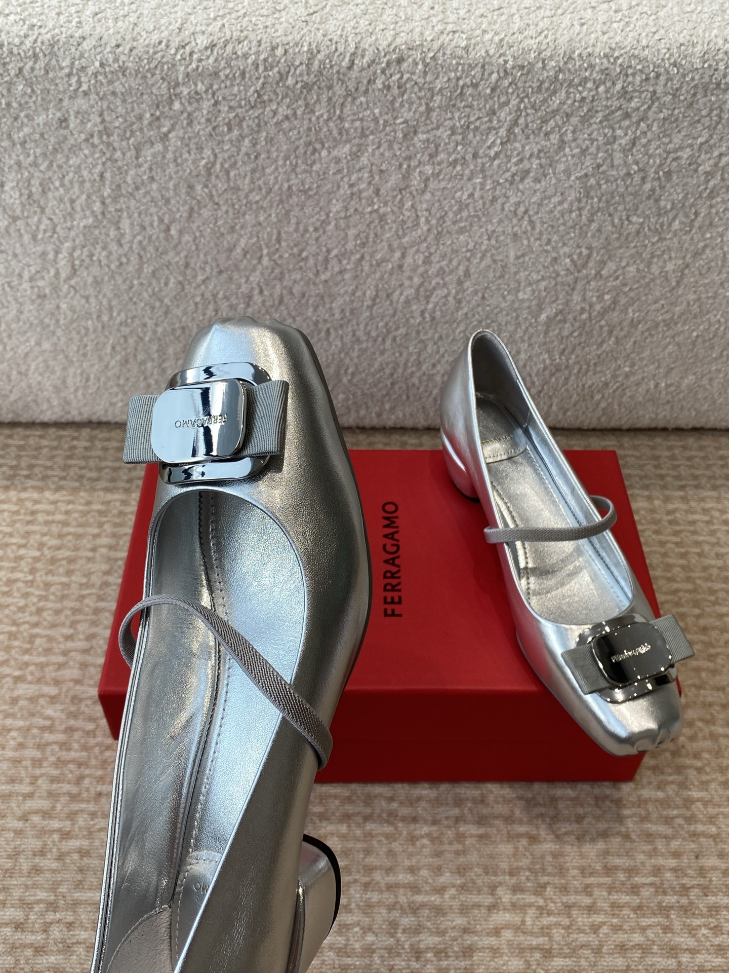 Philagramu’s 25th Gancini Ballet: Modern, Stylish, and Comfortable Sheepskin Shoes - 图片 6