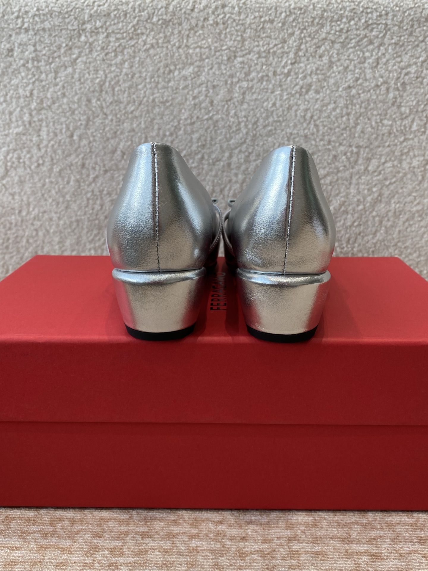 Philagramu’s 25th Gancini Ballet: Modern, Stylish, and Comfortable Sheepskin Shoes - 图片 8