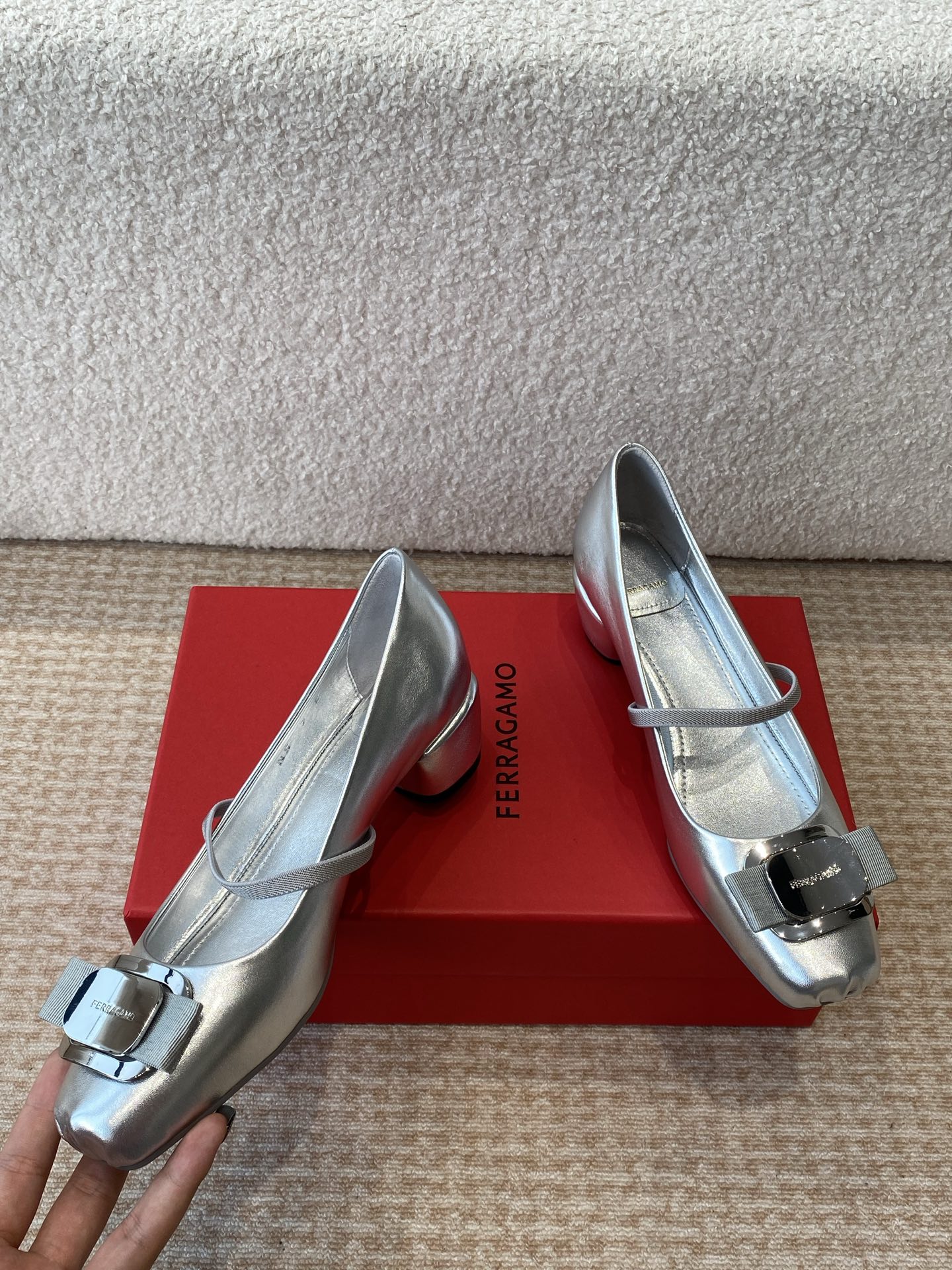 Philagramu’s 25th Gancini Ballet: Modern, Stylish, and Comfortable Sheepskin Shoes - 图片 1