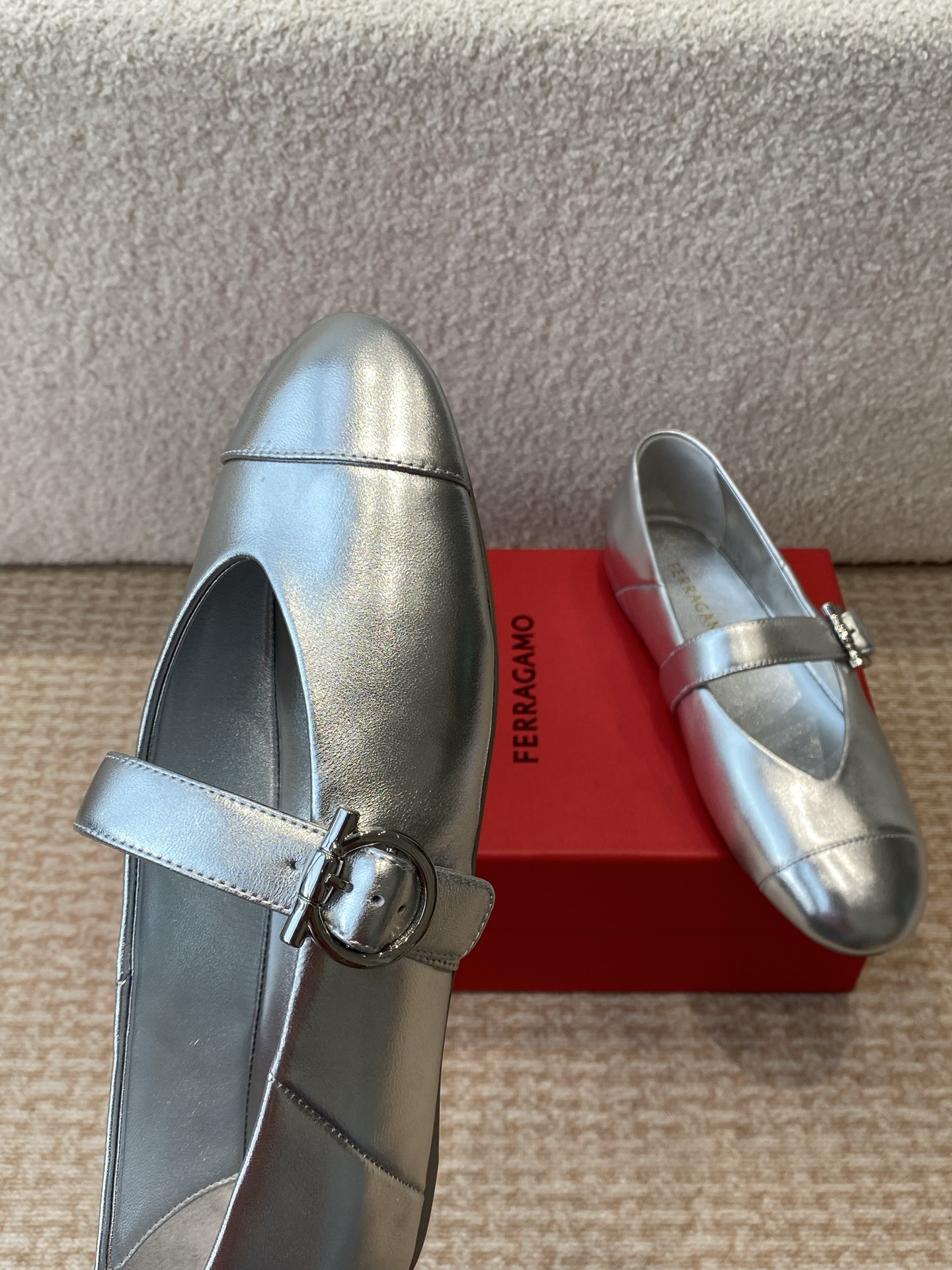 Philagramu’s Modern Gancini Ballet Shoes: Stylish Comfort for Any Occasion - 图片 5