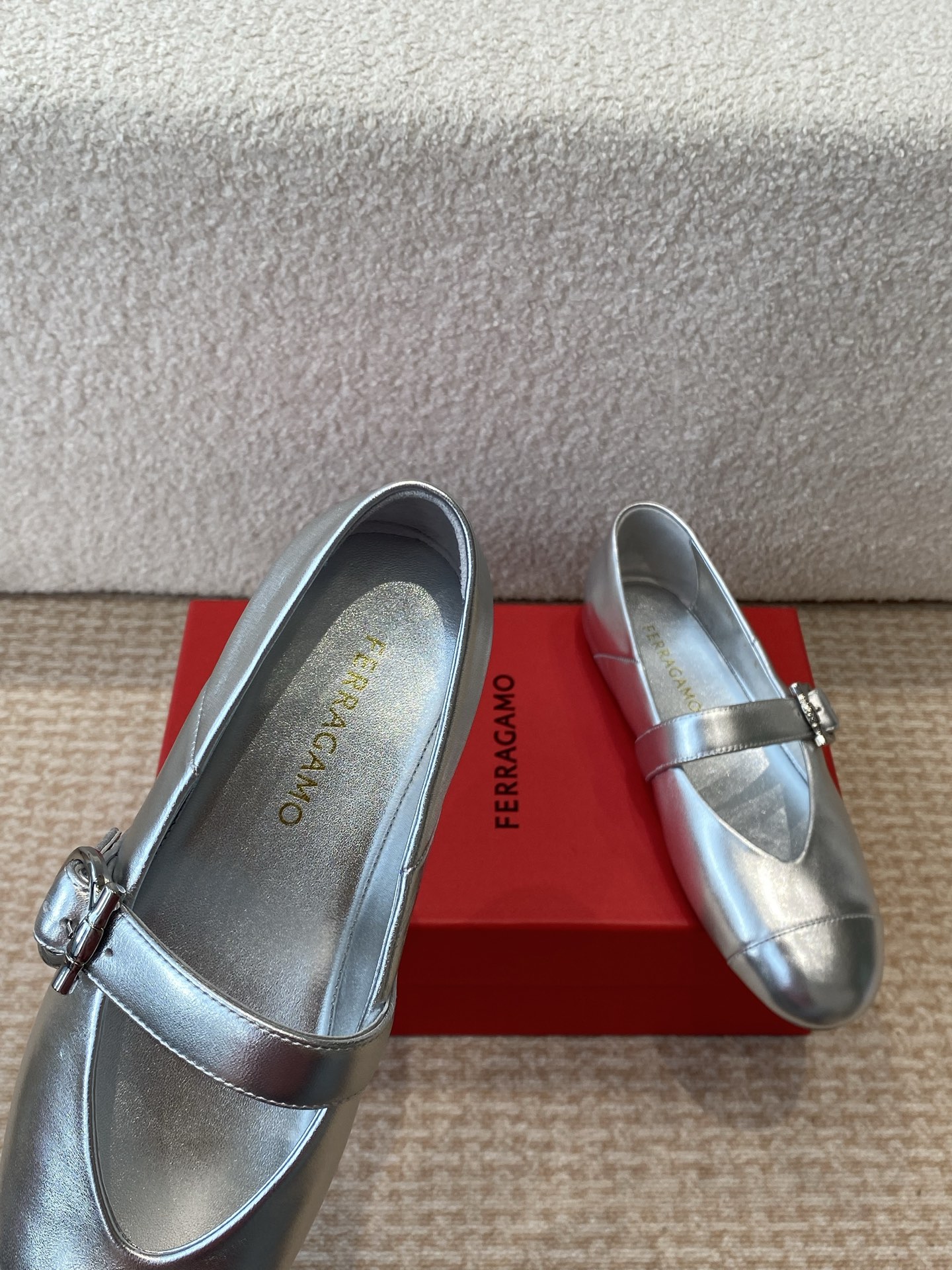 Philagramu’s Modern Gancini Ballet Shoes: Stylish Comfort for Any Occasion - 图片 6
