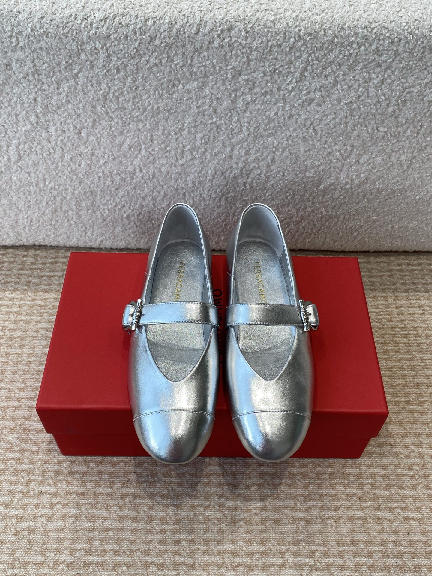 Philagramu’s Modern Gancini Ballet Shoes: Stylish Comfort for Any Occasion - 图片 2
