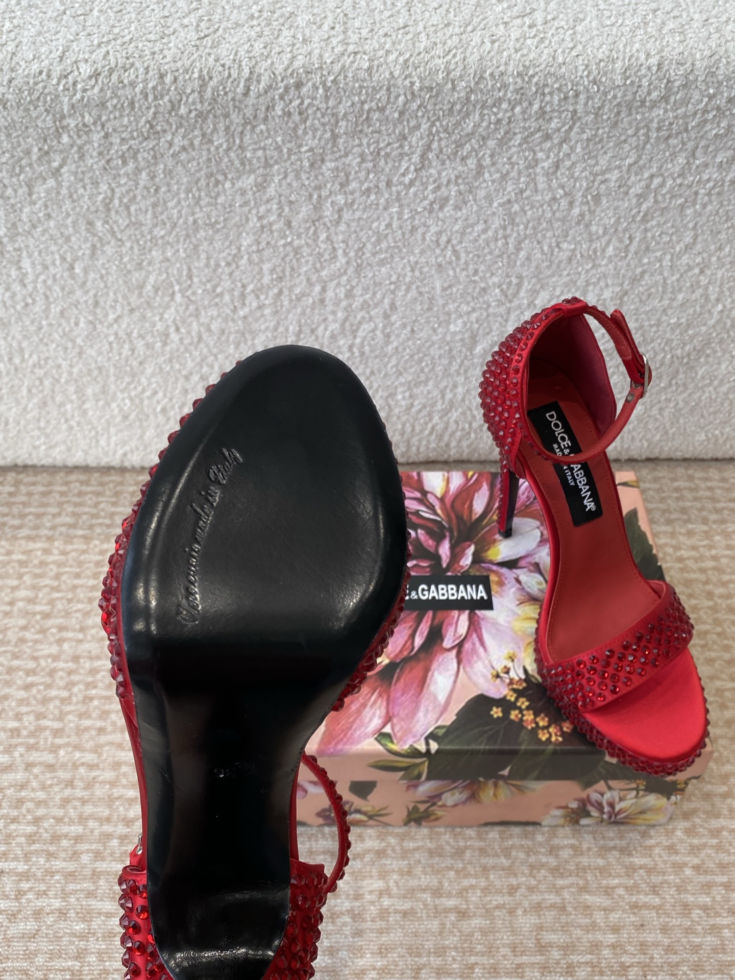Italian Romantic Fusion: Dolce & Gabbana’s Classical vs Modern Collection - 图片 9