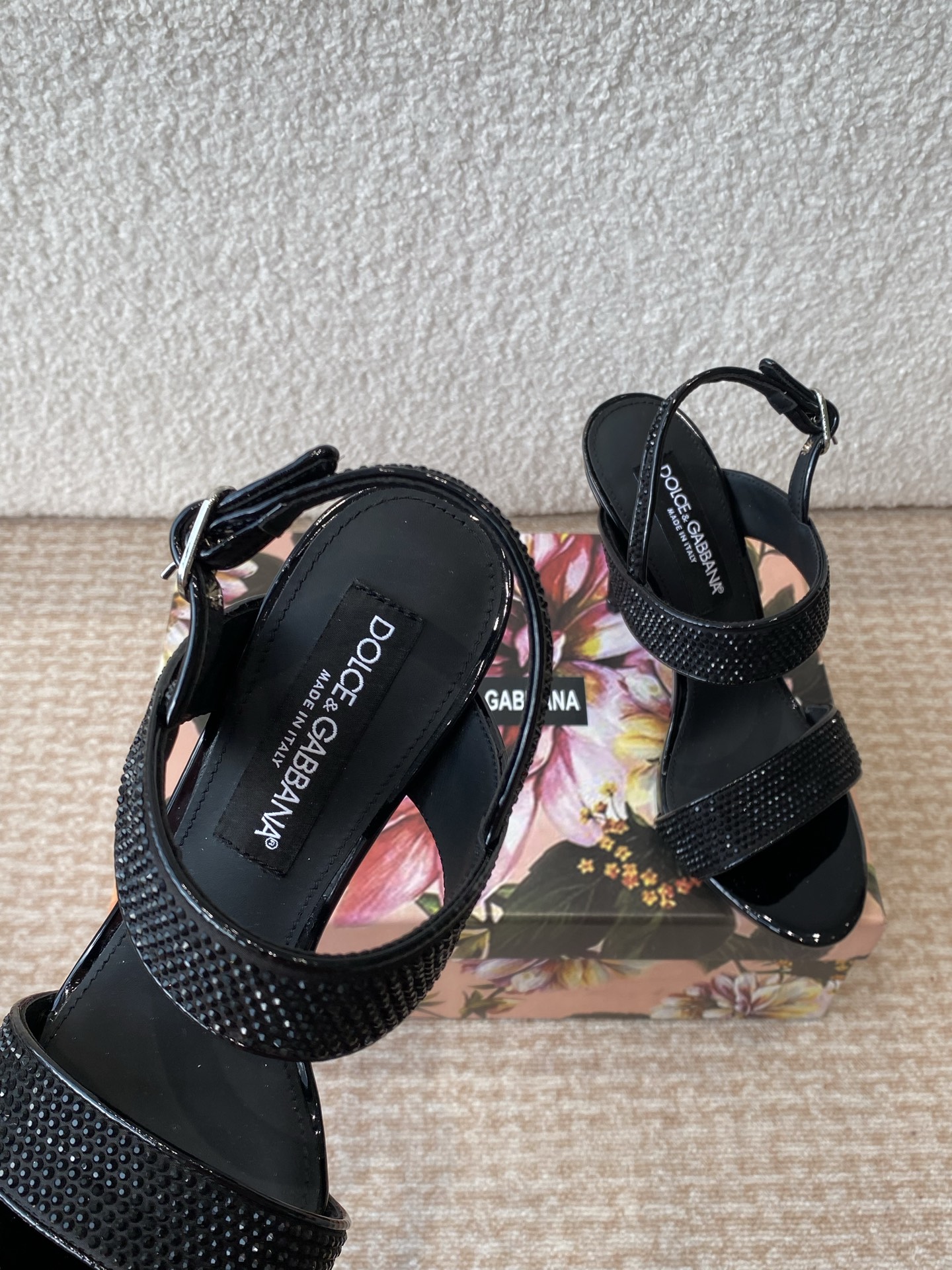 “Dolce & Gabbana P750D & G Classical Institutional Romantic Boots Overview” - 图片 6