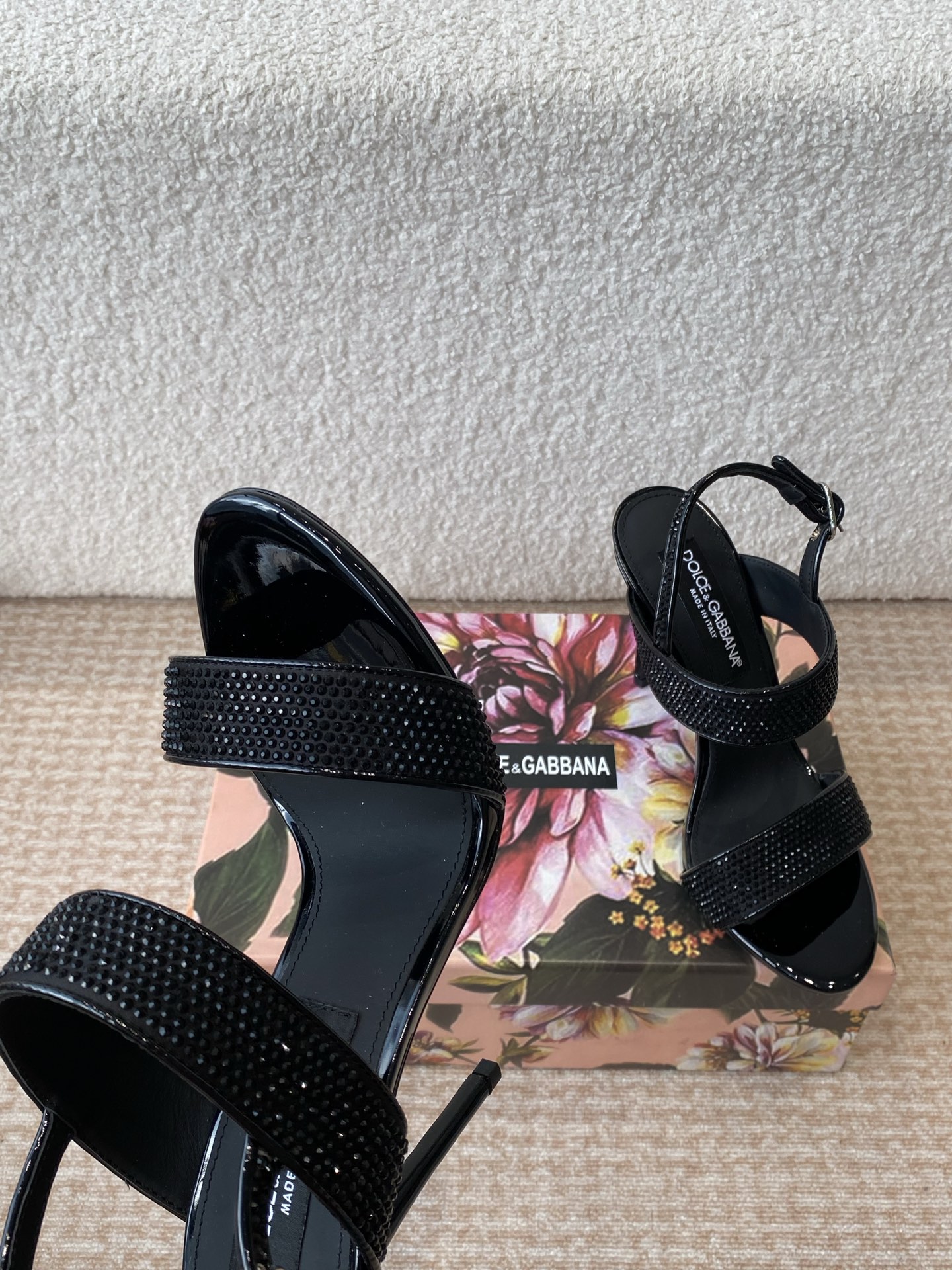 “Dolce & Gabbana P750D & G Classical Institutional Romantic Boots Overview” - 图片 5