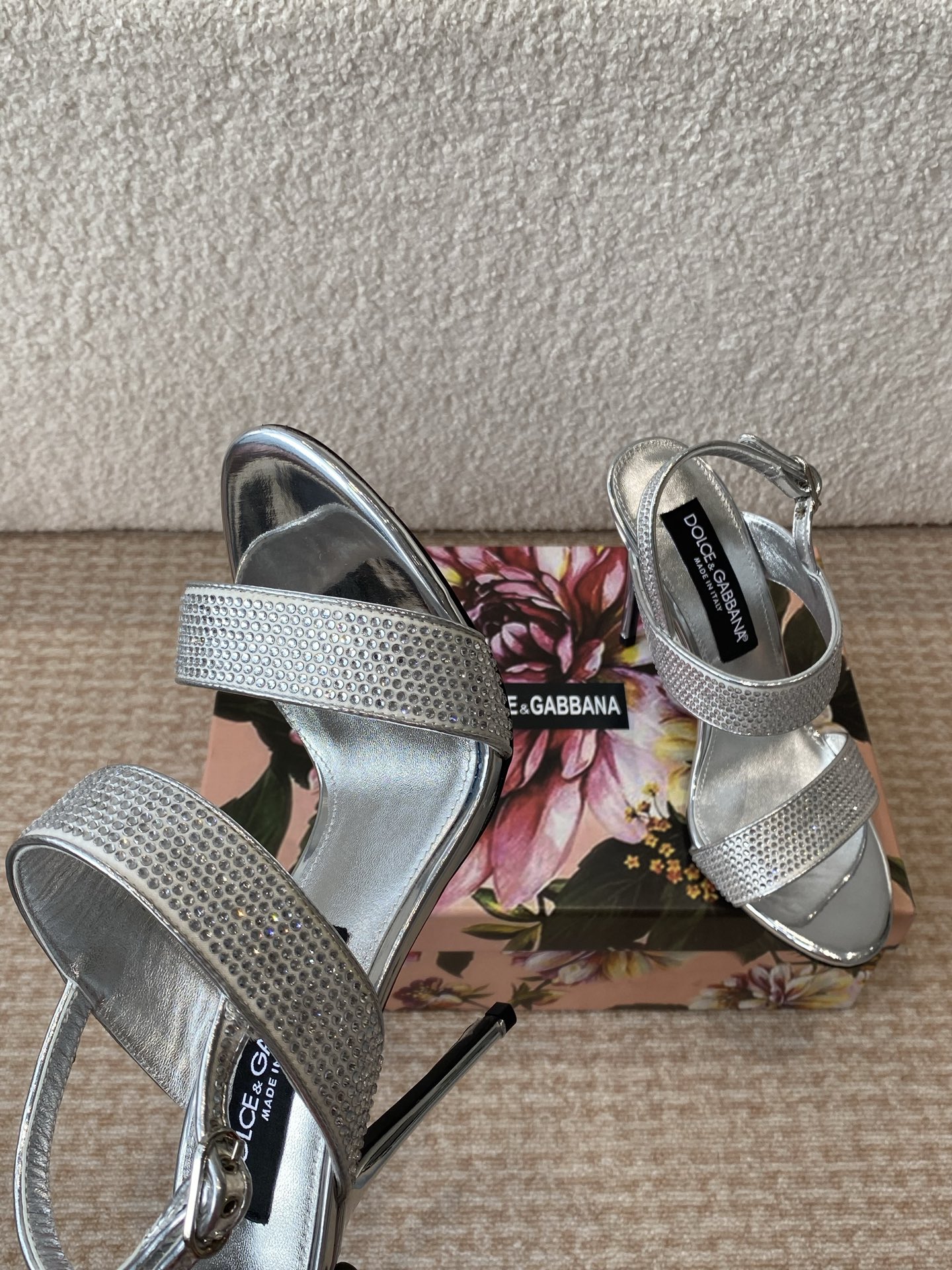 Dolce & Gabbana: Classical Institutional Romantic Boots with Australian Diamonds - 图片 3