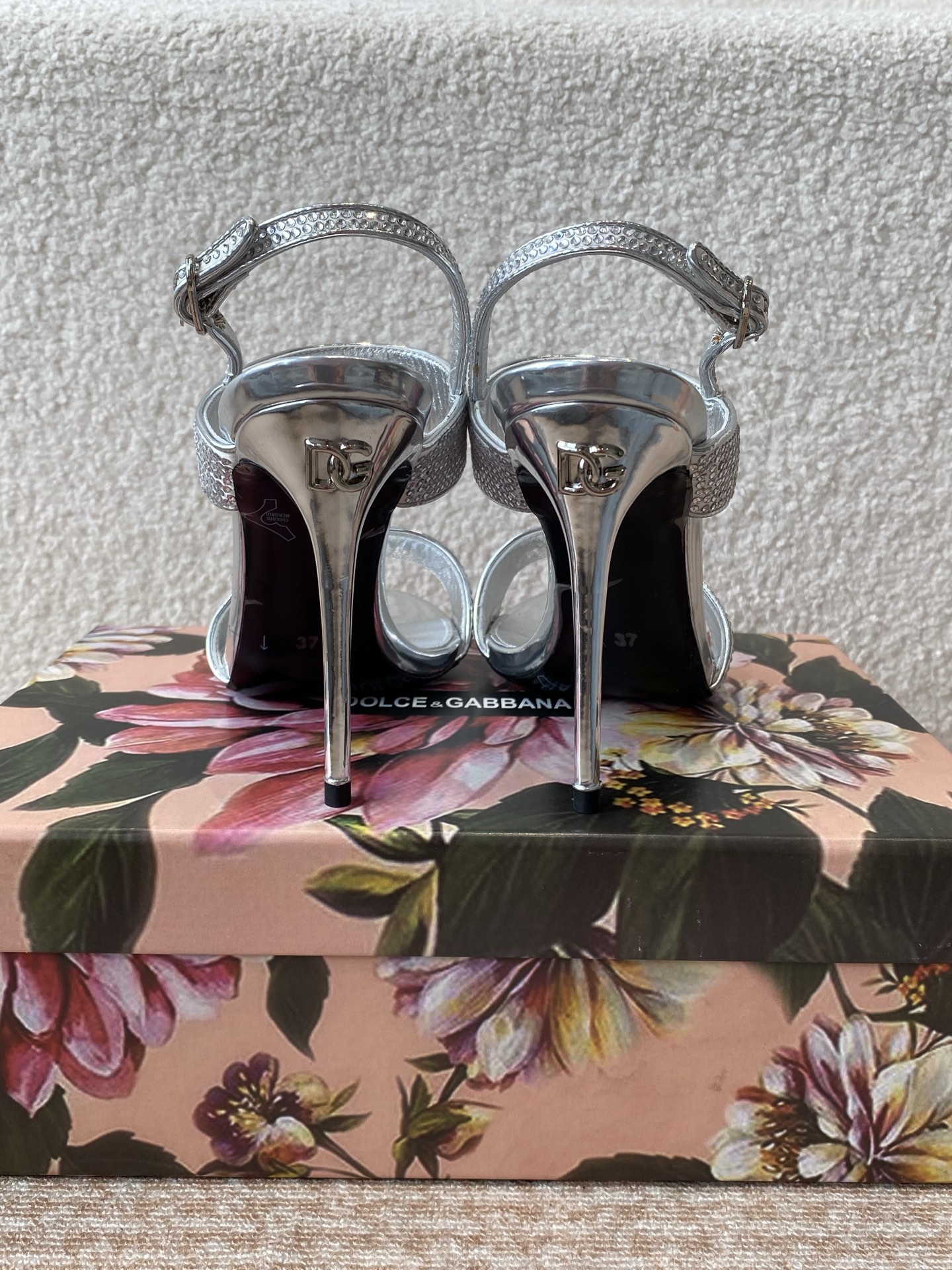 Dolce & Gabbana: Classical Institutional Romantic Boots with Australian Diamonds - 图片 7