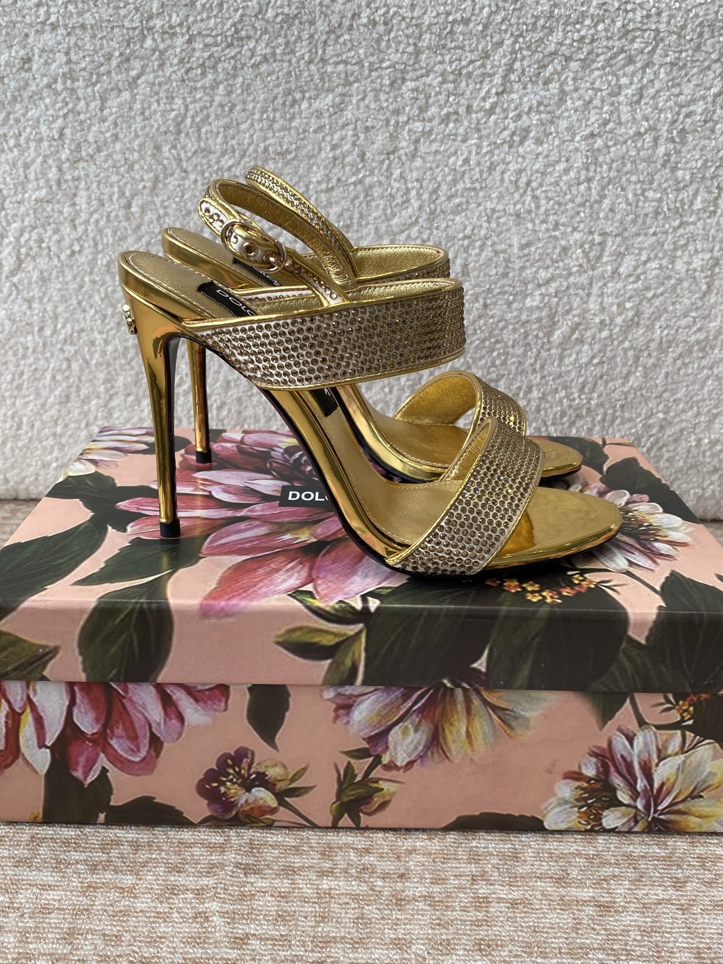 “Dolce & Gabbana P750D & G Classical Institutional Romantic Boots Overview” - 图片 3