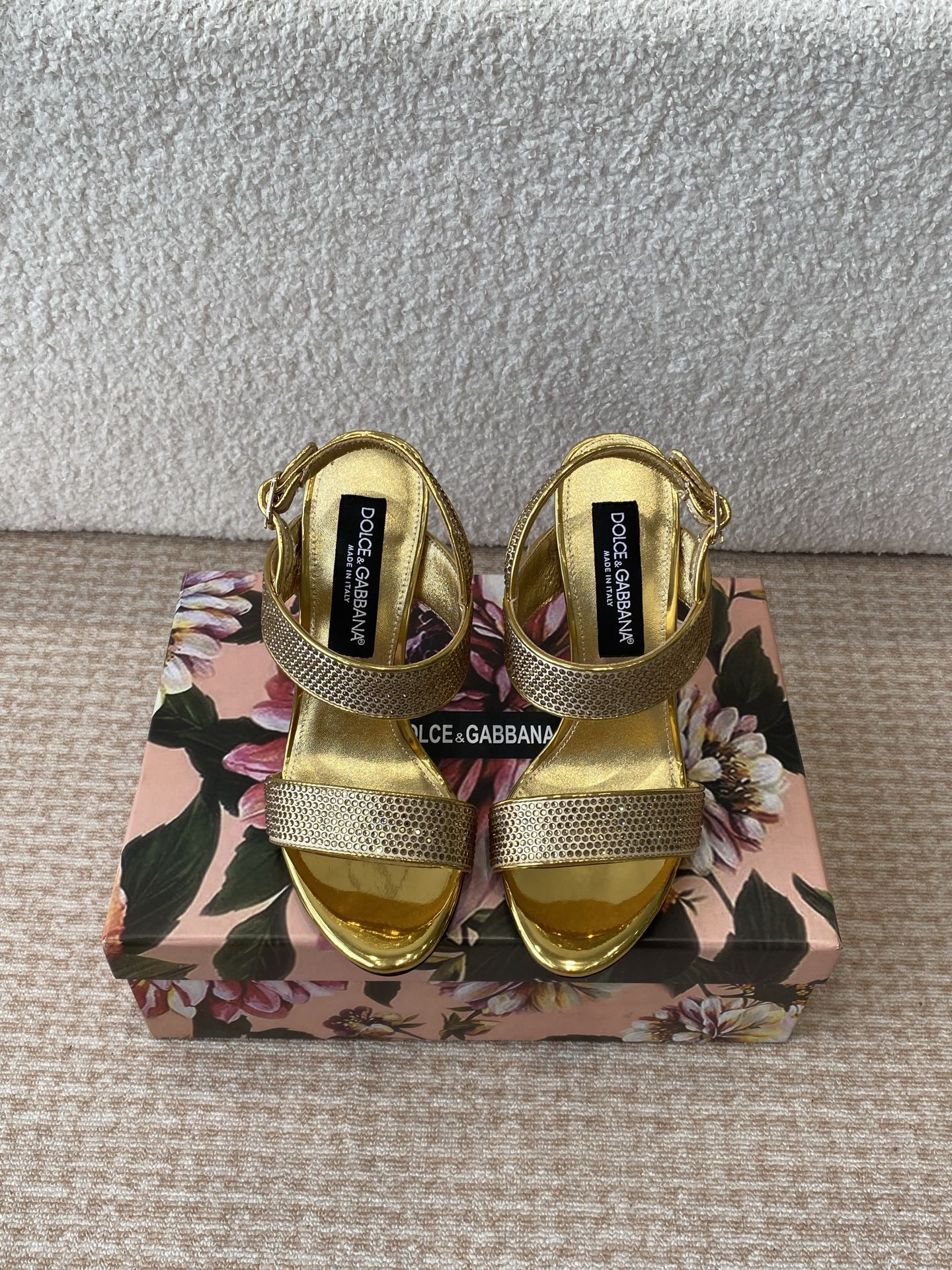 “Dolce & Gabbana P750D & G Classical Institutional Romantic Boots Overview” - 图片 2