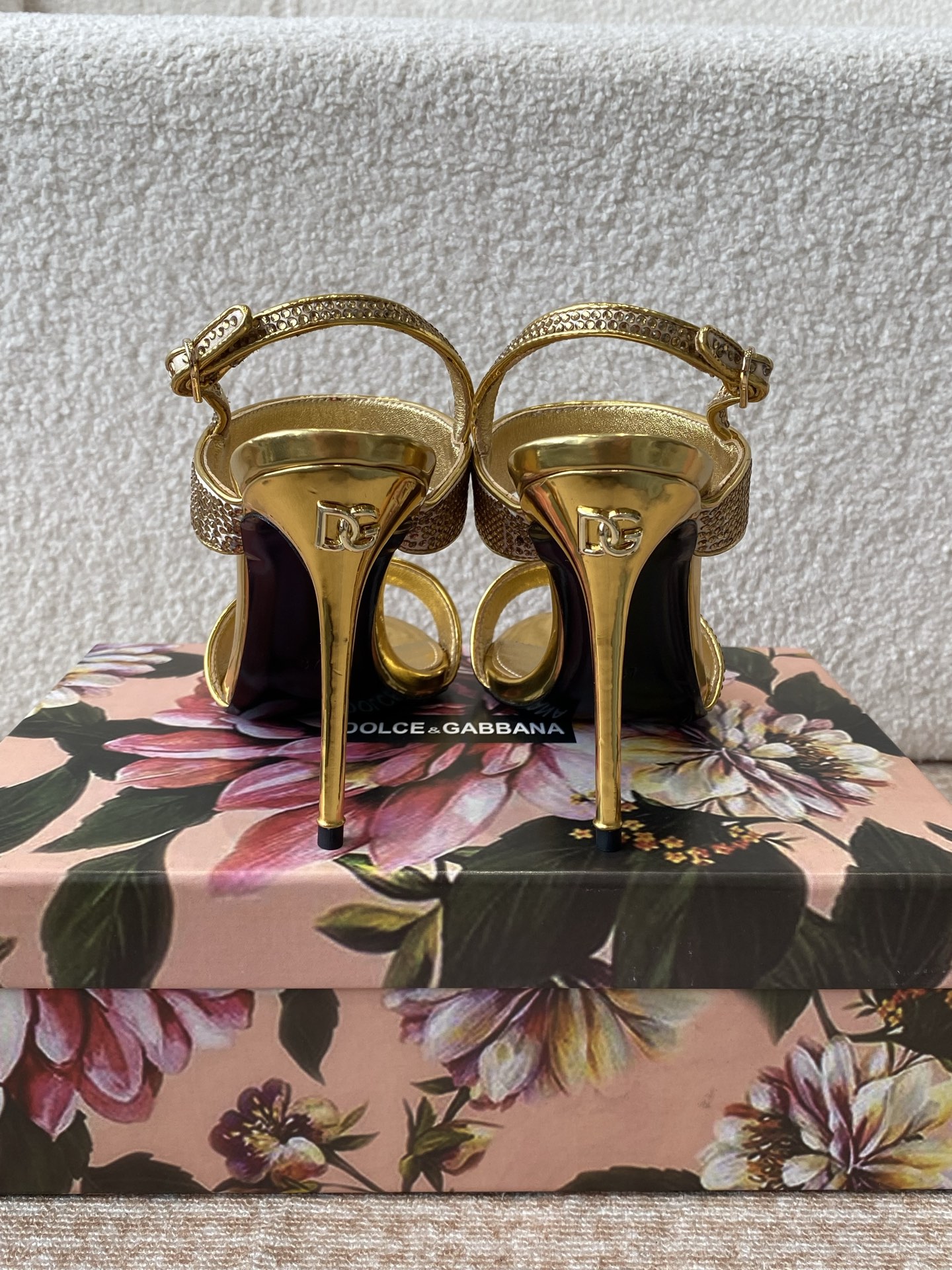 “Dolce & Gabbana P750D & G Classical Institutional Romantic Boots Overview” - 图片 8