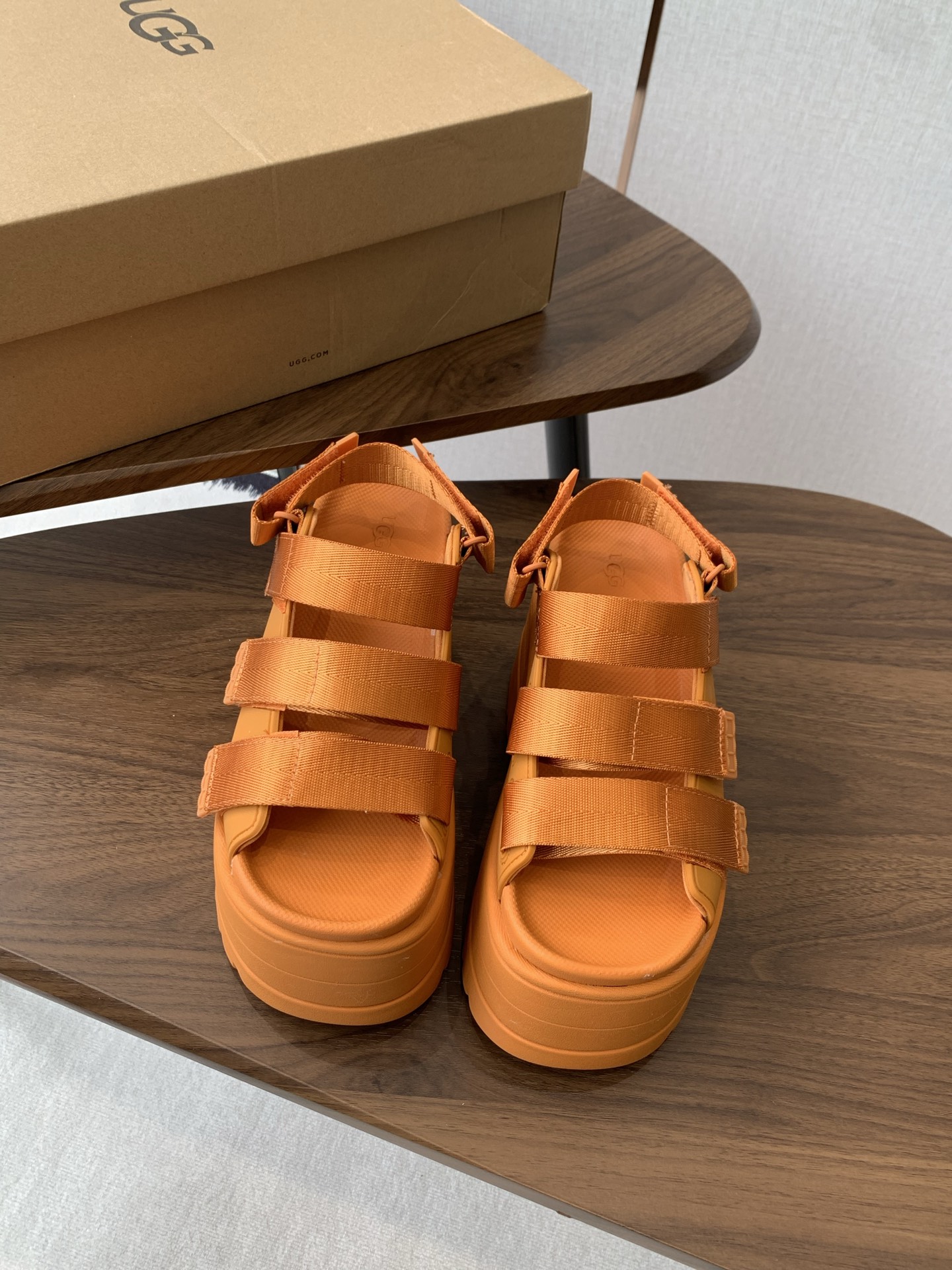 NO:403407,UGG 25ss summer new thick-soled small internet celebrity sandals, this is definitely a benefit for short girls, with versatile and fashionable embroidery!  One-time molding 11cm large sole anti-slip and wear-resistant Size35-40 (40 custom made without return), sandals, sandals19860909UGG 25ss 夏季新款厚底小网红凉鞋,这绝对是矮个女生的福利 配刺绣百搭时尚！一次成型11cm大底防滑耐磨 Size35-40（40订做不退换）,凉鞋,sandals,Women's Shoes