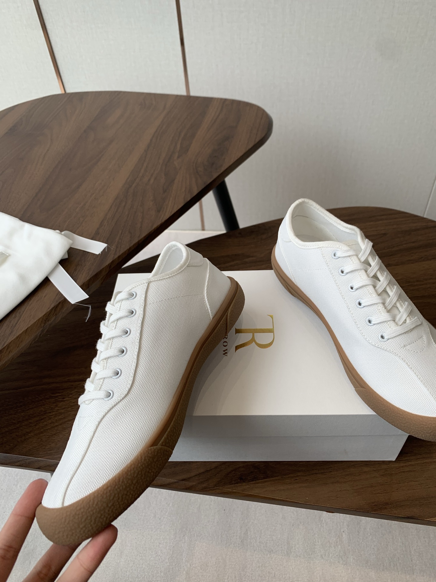 Newest Canvass Sneakers with Slip-Resistant Bottom for Comfortable Daily Wear - 图片 5