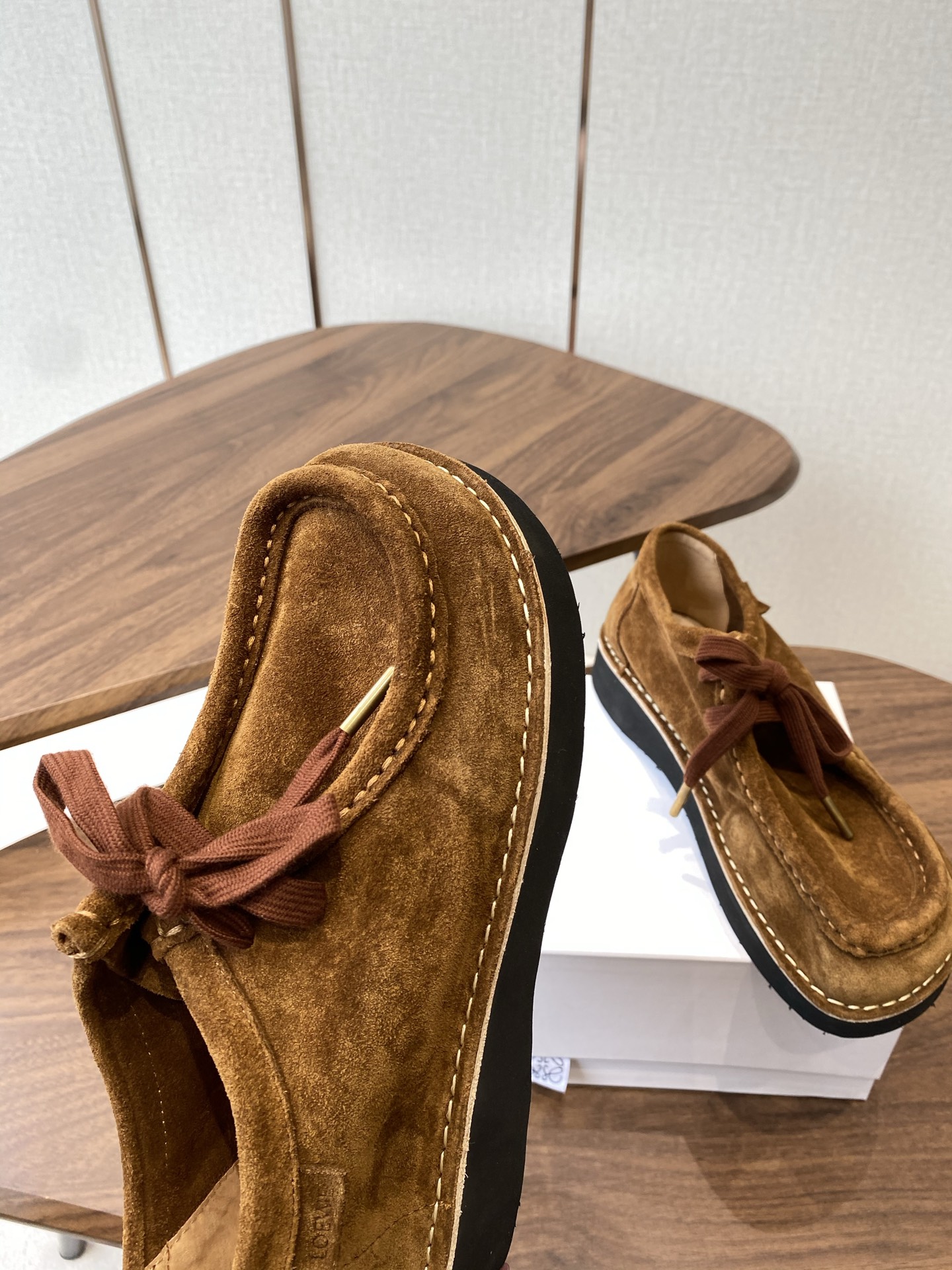 New Twilight Short Boots Collection by Loewe and Royway: Soft, Cozy, and Stylish - 图片 6