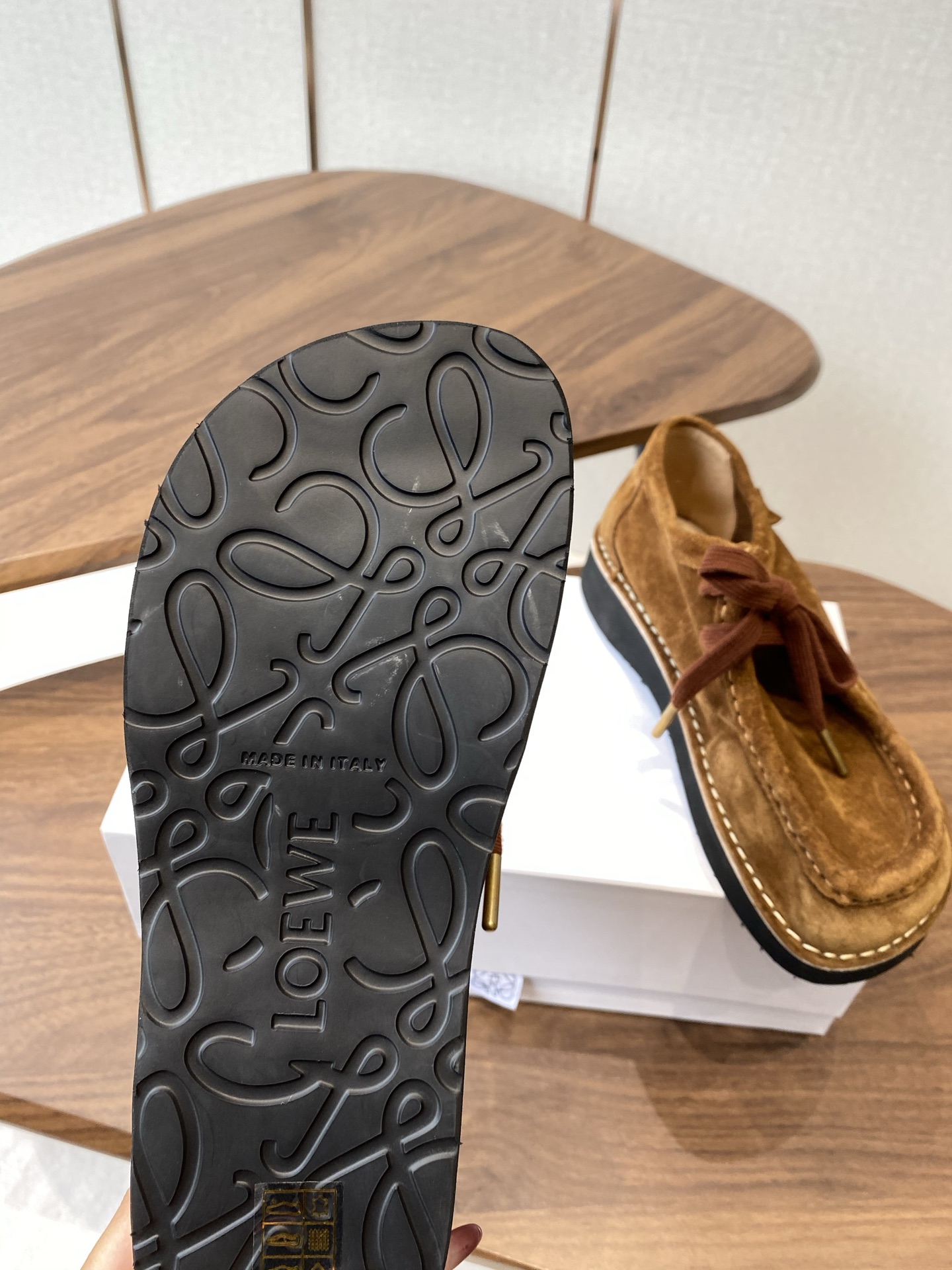 New Twilight Short Boots Collection by Loewe and Royway: Soft, Cozy, and Stylish - 图片 9