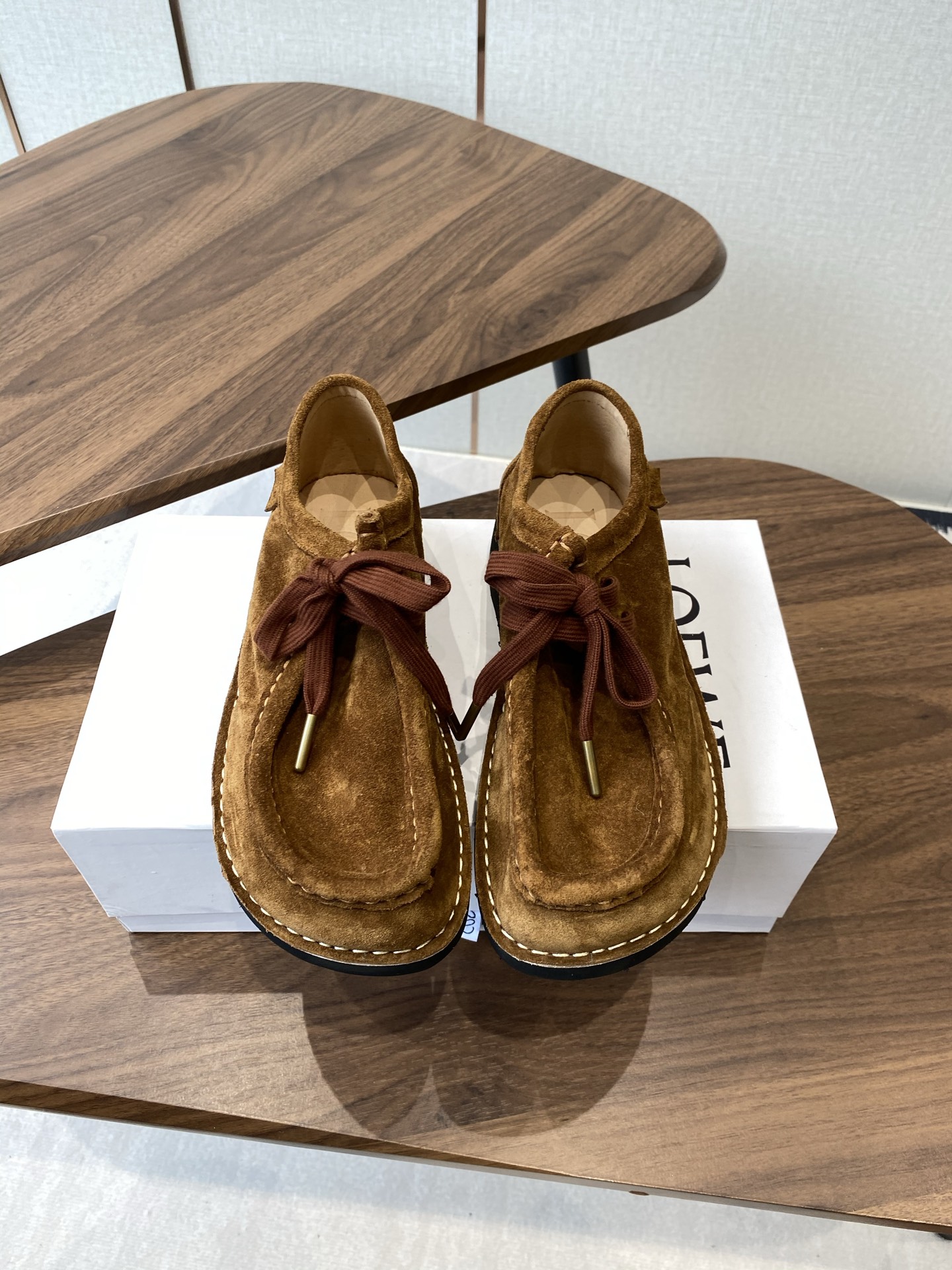 New Twilight Short Boots Collection by Loewe and Royway: Soft, Cozy, and Stylish - 图片 1