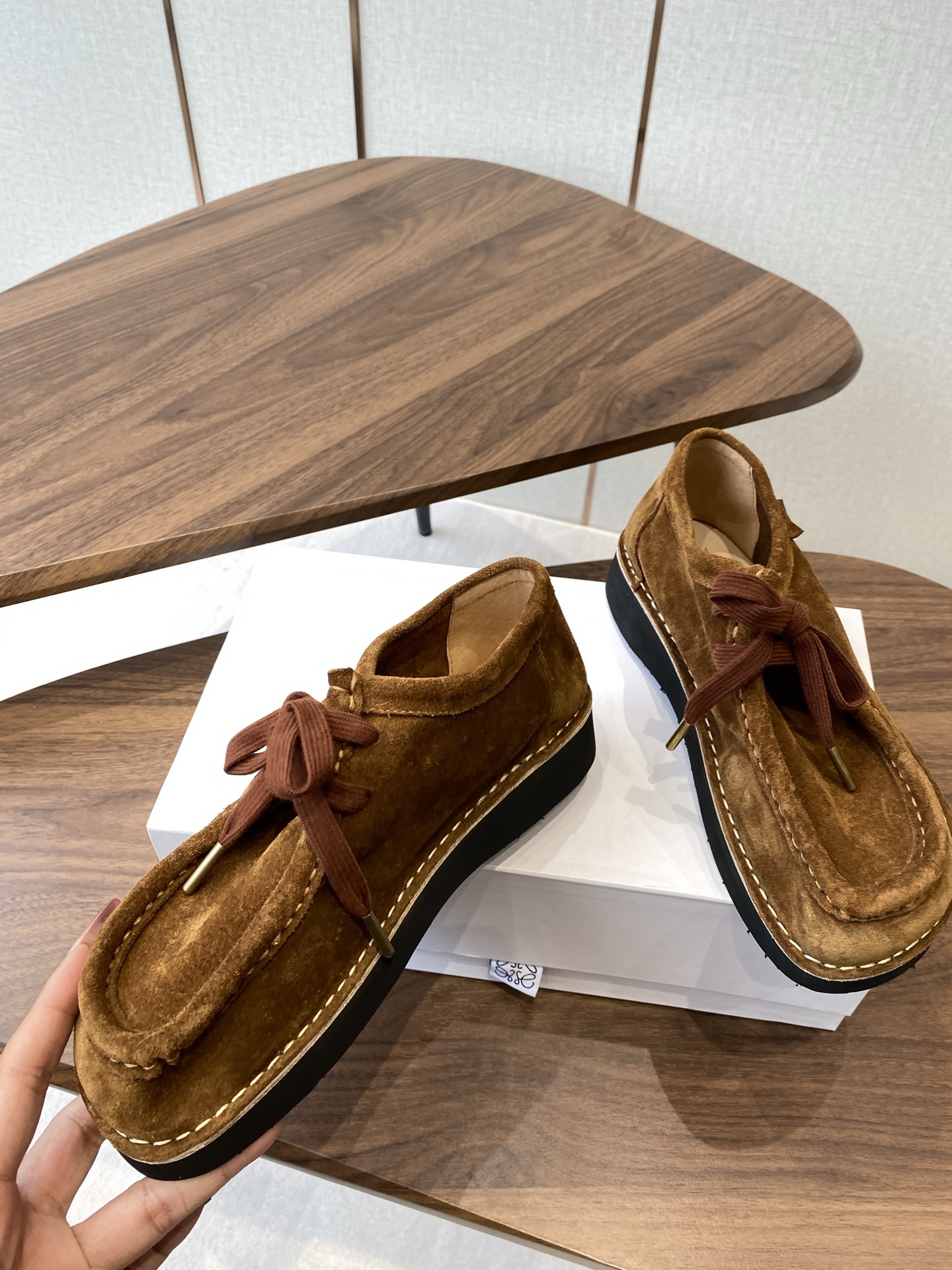 New Twilight Short Boots Collection by Loewe and Royway: Soft, Cozy, and Stylish - 图片 5