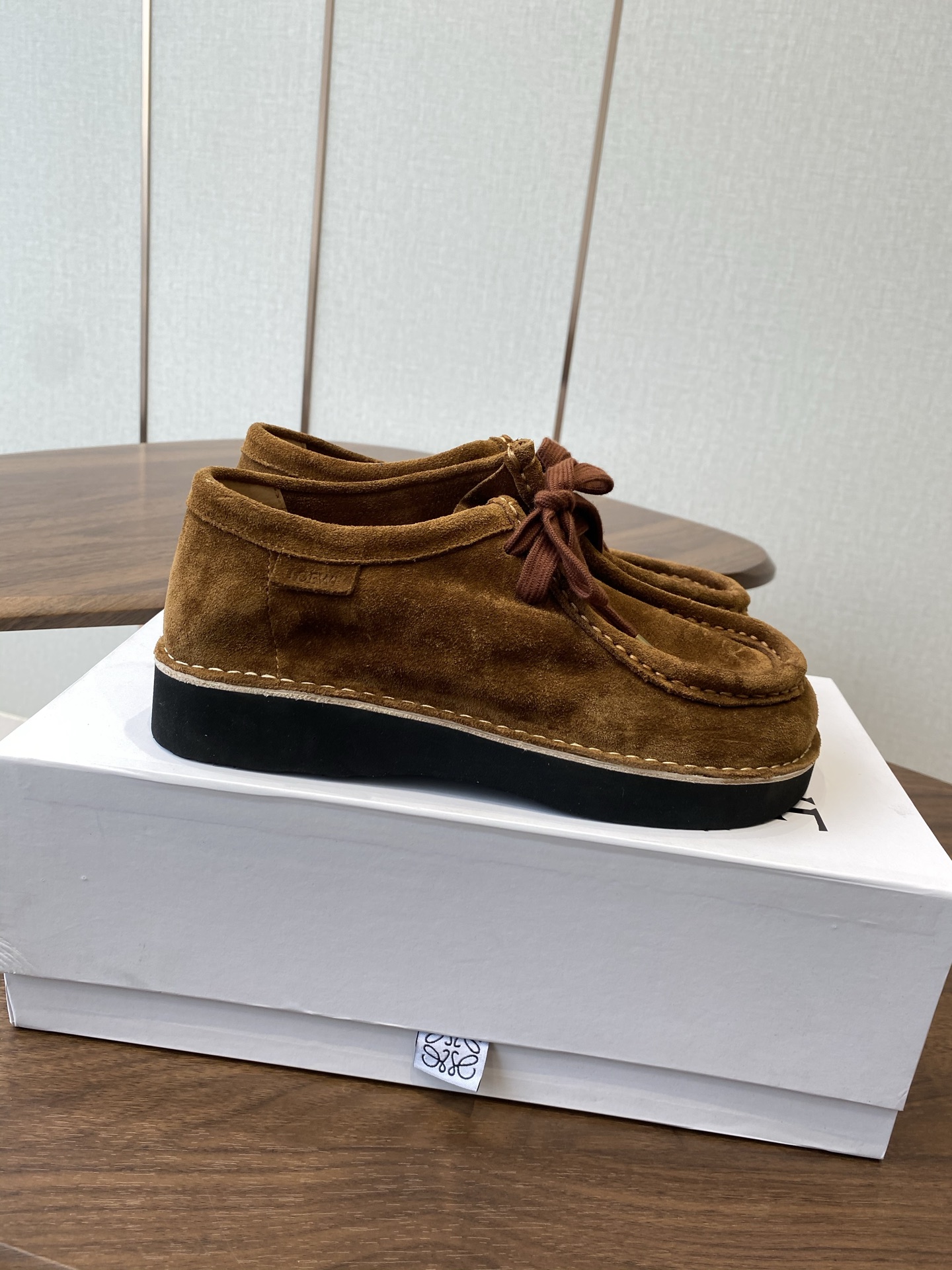 New Twilight Short Boots Collection by Loewe and Royway: Soft, Cozy, and Stylish - 图片 2
