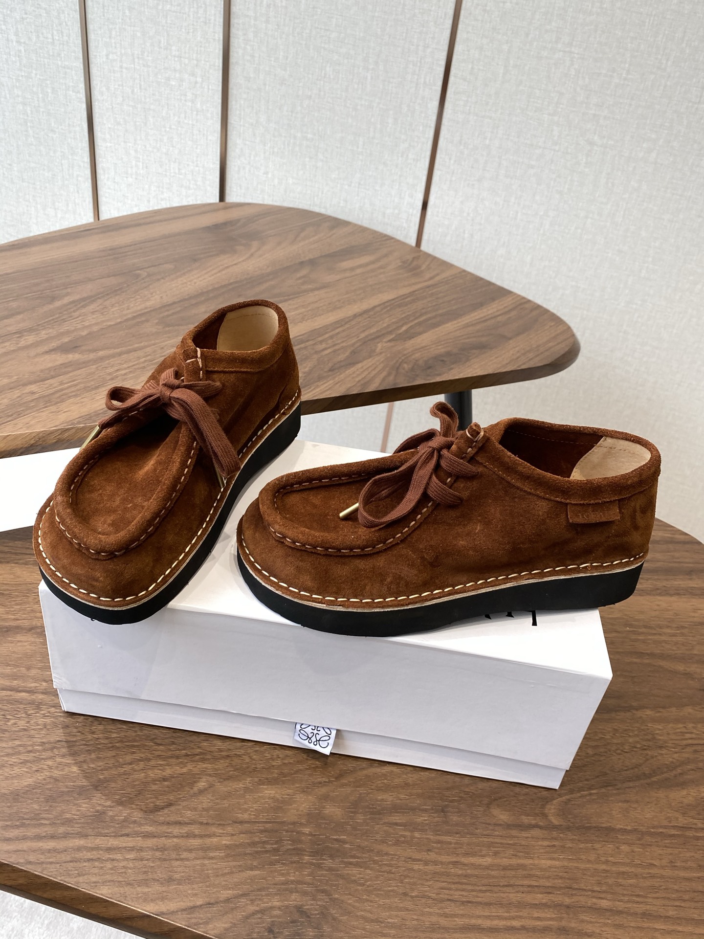 Stylish New Short Boots: Loewe Royway Collection Features Cute Round Head Design - 图片 4