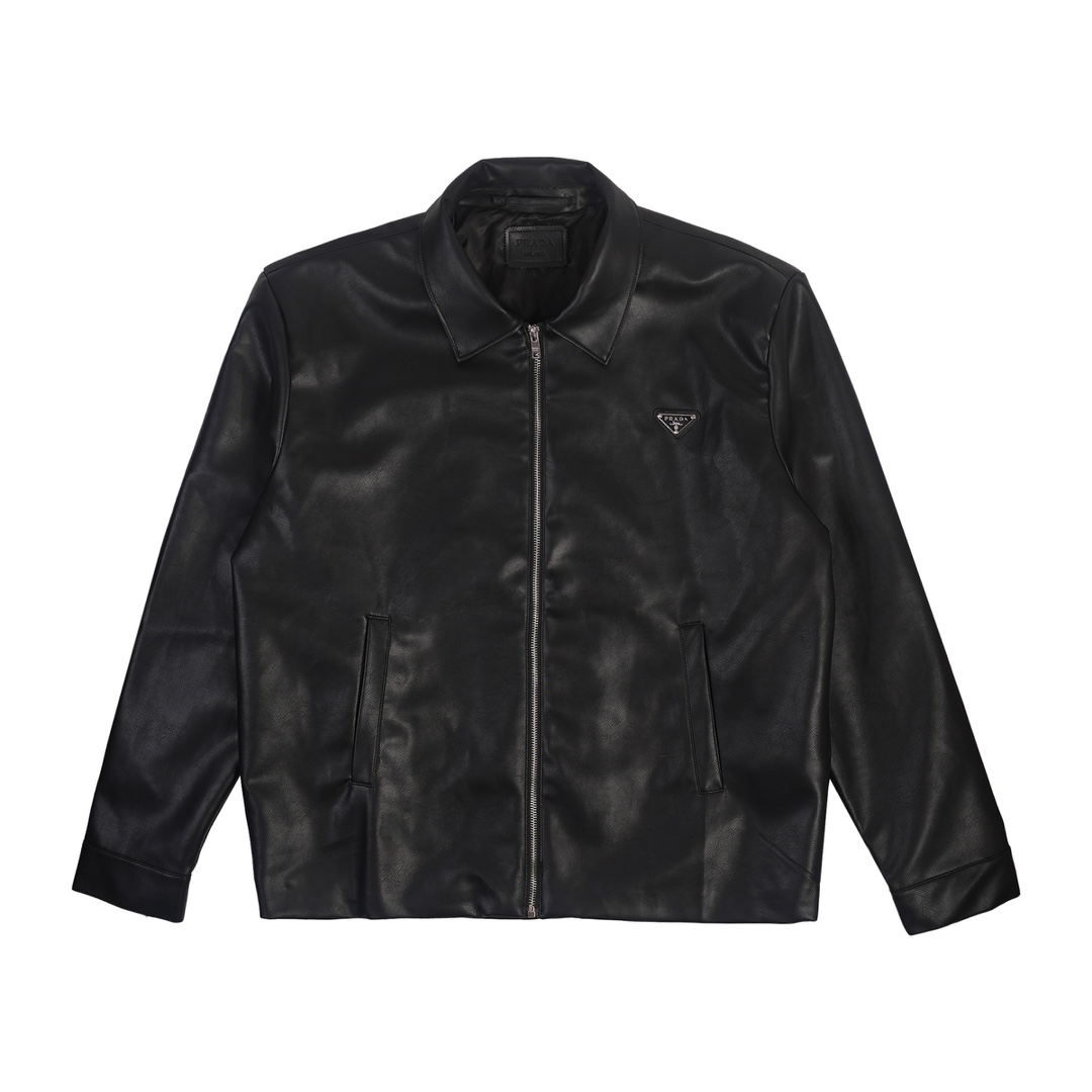 P305



Prad 三角牌拉链翻领皮衣外套 进口牛皮革材质打造 手感油润柔软 皮革的肌理及光泽感非常强大 皮料的毛孔清晰可见 定制拉花牛角扣搭配整体平顺工整的走线做工 品相基本无暇 码数SML