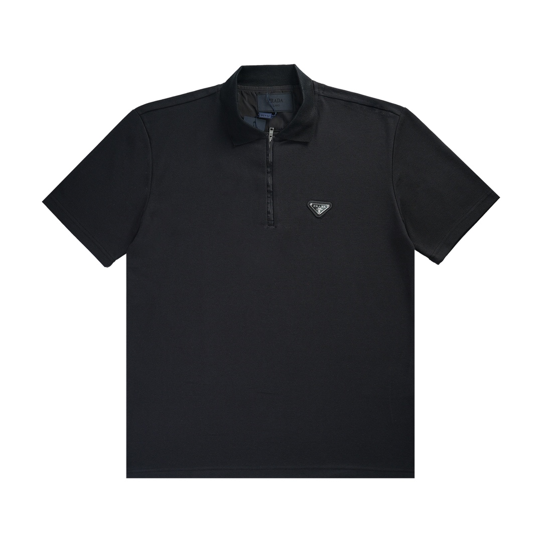 El tejido de piqué tipo polo con solapa y cremallera triangular de Prad es transpirable y cómodo. El clásico logotipo t…