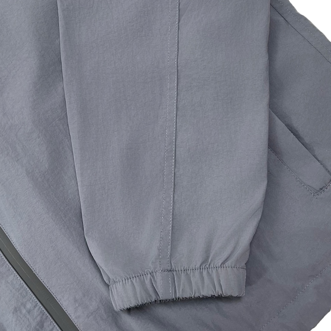 Burberry Burbere* 巴宝莉 战马印花拉链外套 尺码XS-L