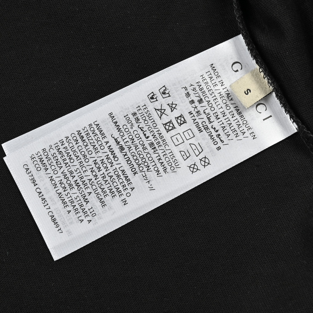 Gucci古驰粉色字母刺绣logo图案短袖