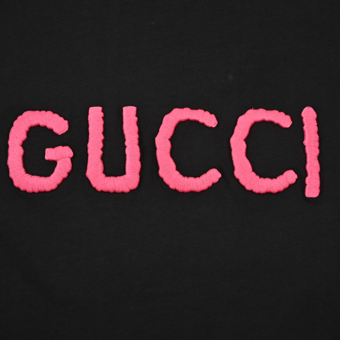 Gucci古驰粉色字母刺绣logo图案短袖