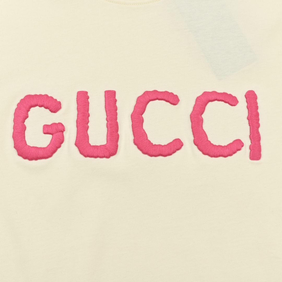 Gucci古驰粉色字母刺绣logo图案短袖-Chinese UA Cheap High Quatity Brand Clothes Bags handbags Sneakers wholesale wholesaler seller from China Factory suppliers Fashion Clothing Shoes best Quality Beautiful Price Gucci古驰粉色字母刺绣logo图案短袖