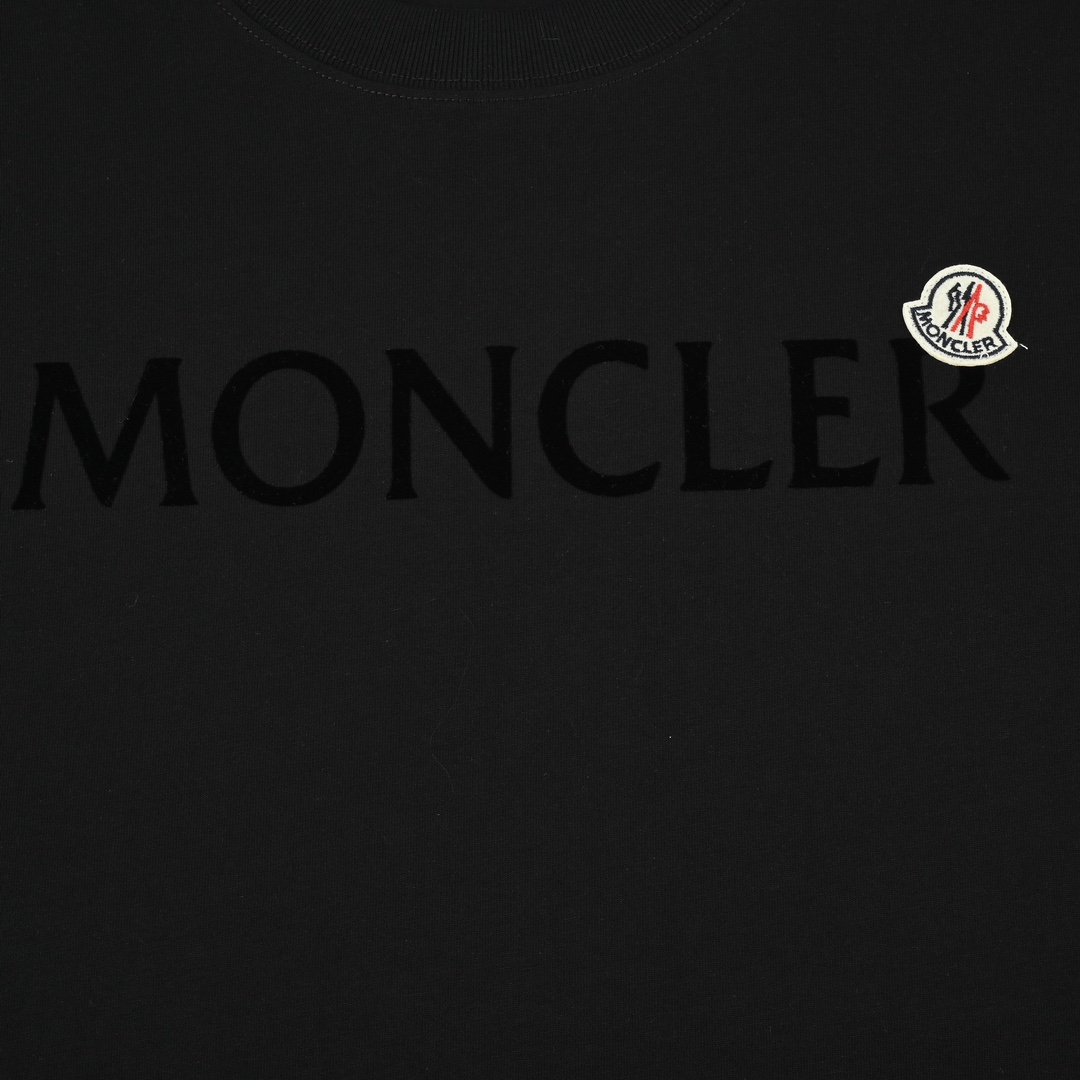 Moncler/蒙口 24ss 植绒字母logo短袖 采用32S双纱平纹