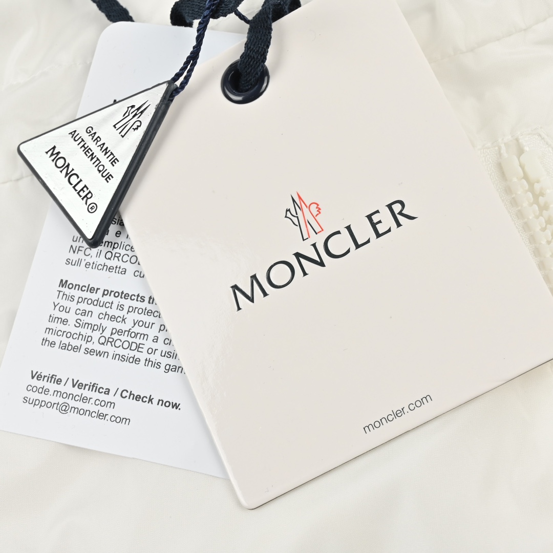 Moncler蒙口春夏款收腰防晒女款外套 422240003