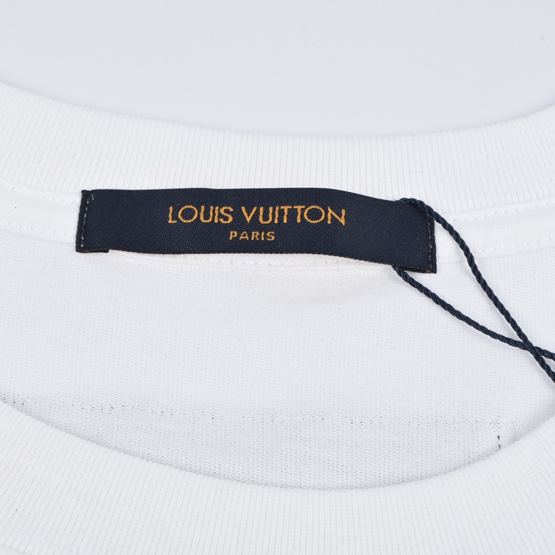 ouis Vuitton路易威登迪士尼联名红色兔八哥迷幻短袖-莆田鞋,莆田鞋货源,高仿鞋,高仿鞋货源,安福档口,莆田高仿鞋,莆田鞋批发,高仿鞋批发,莆田高仿运动鞋,高仿运动鞋,莆田运动鞋 ouis Vuitton路易威登迪士尼联名红色兔八哥迷幻短袖