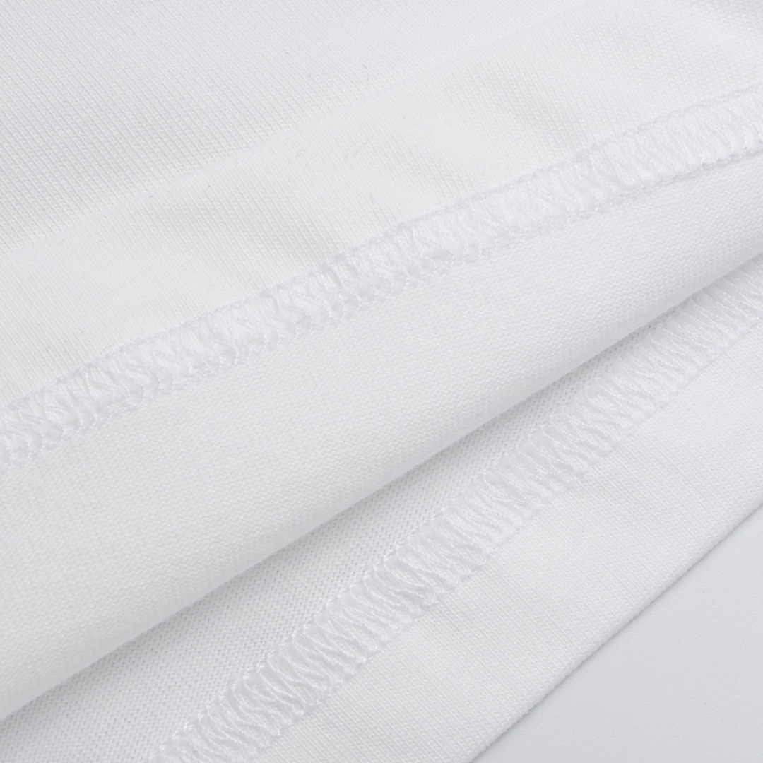 ouis Vuitton路易威登迪士尼联名红色兔八哥迷幻短袖-莆田鞋,莆田鞋货源,高仿鞋,高仿鞋货源,安福档口,莆田高仿鞋,莆田鞋批发,高仿鞋批发,莆田高仿运动鞋,高仿运动鞋,莆田运动鞋 ouis Vuitton路易威登迪士尼联名红色兔八哥迷幻短袖