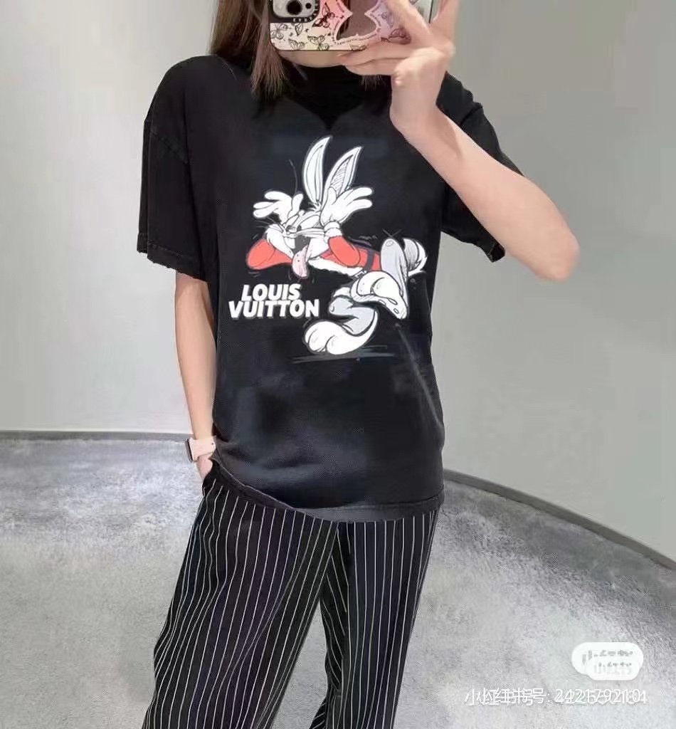 Louis Vuitton路易威登迪士尼联名红色兔八哥迷幻短袖 上身效果#