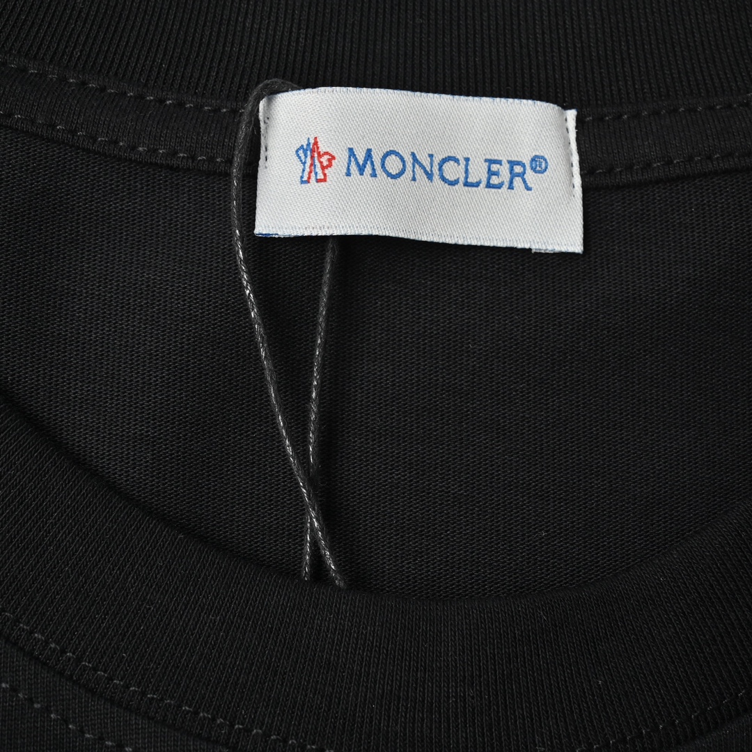 Moncler/蒙口24春夏新品数码透气动画人物印花纯棉简约百搭短袖T恤 529120003